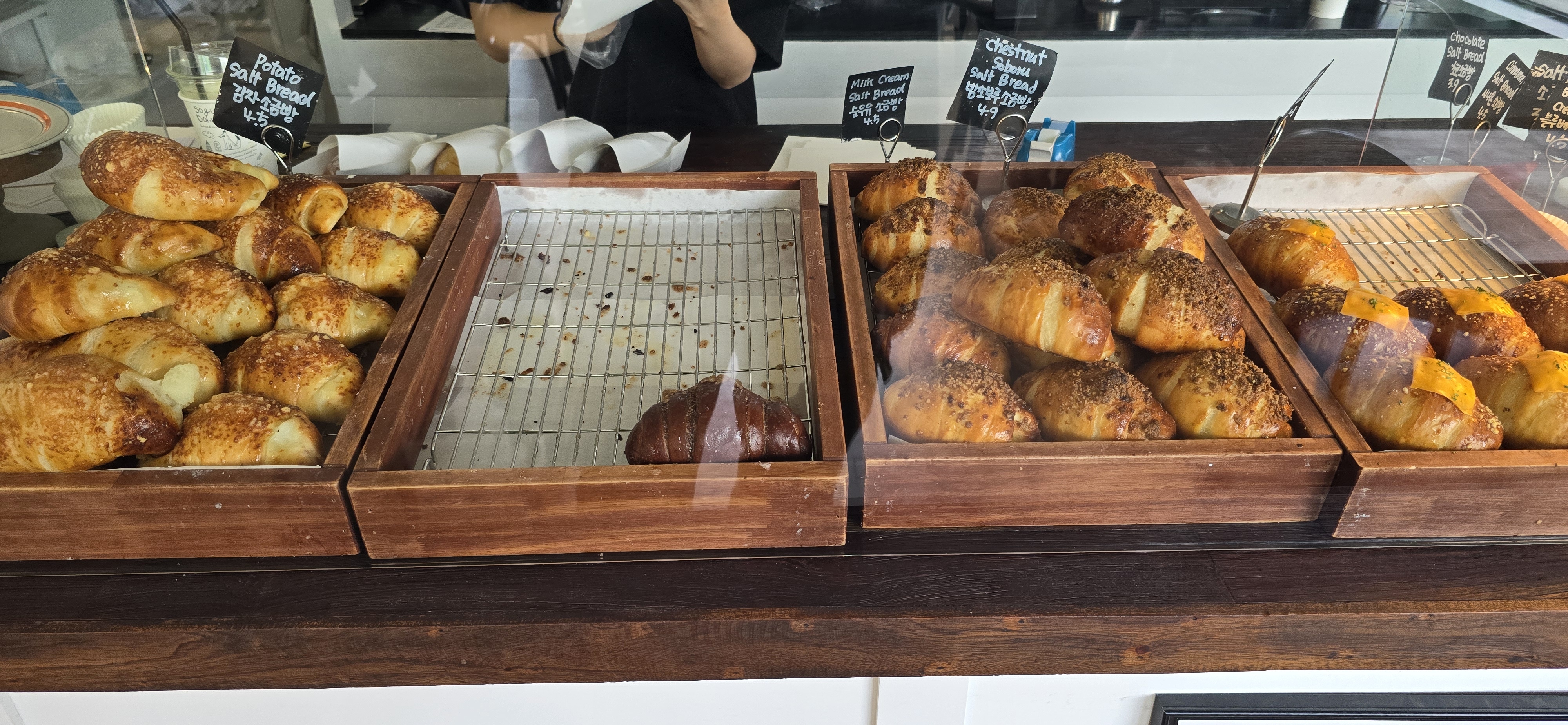 항상 솔드아웃되서 못사간 소금빵 - 불당동 맛집 소금도화
