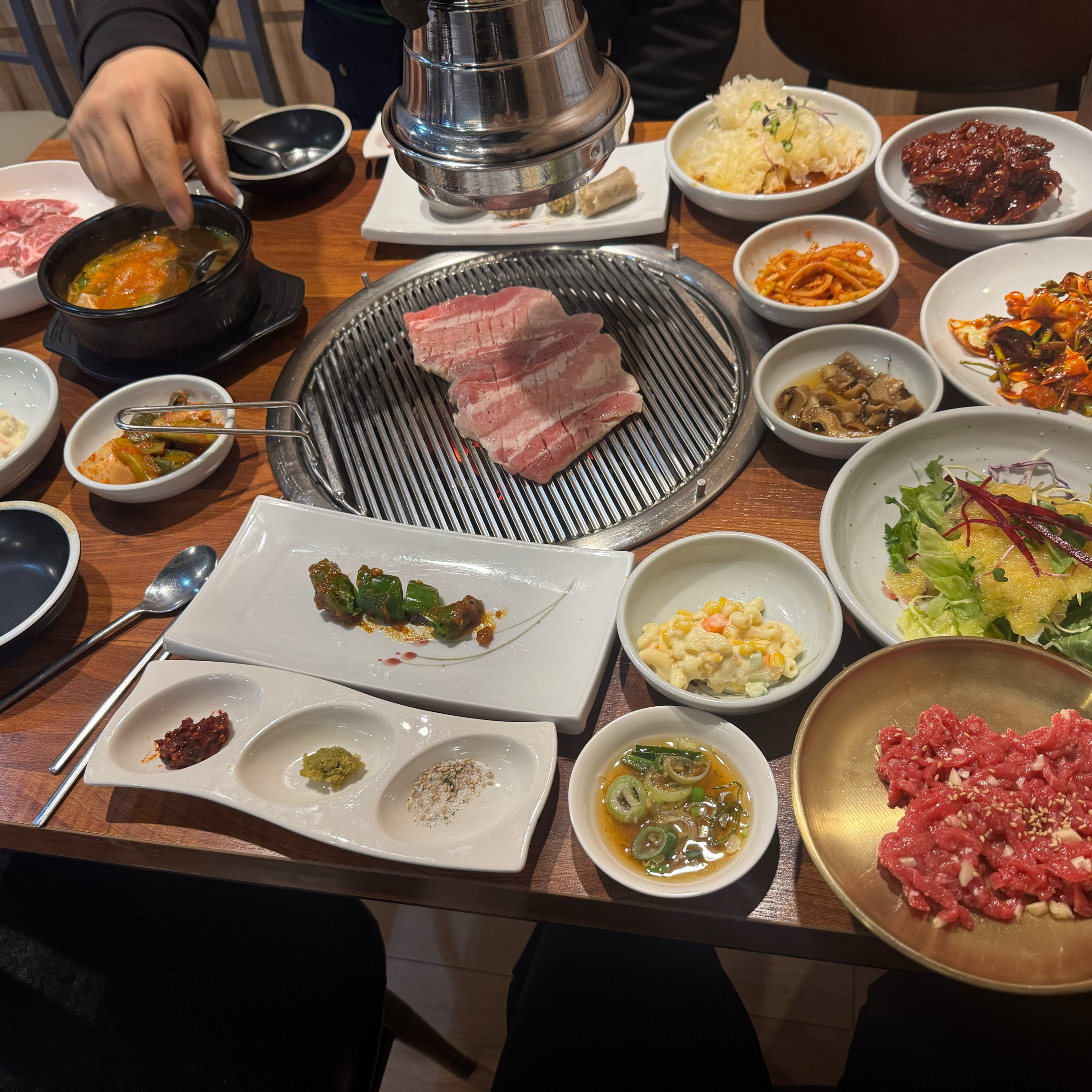 밑반찬도 맛있고, 고기는 더 맛있어요~ - 불당동 맛집 금화회관 수제갈비
