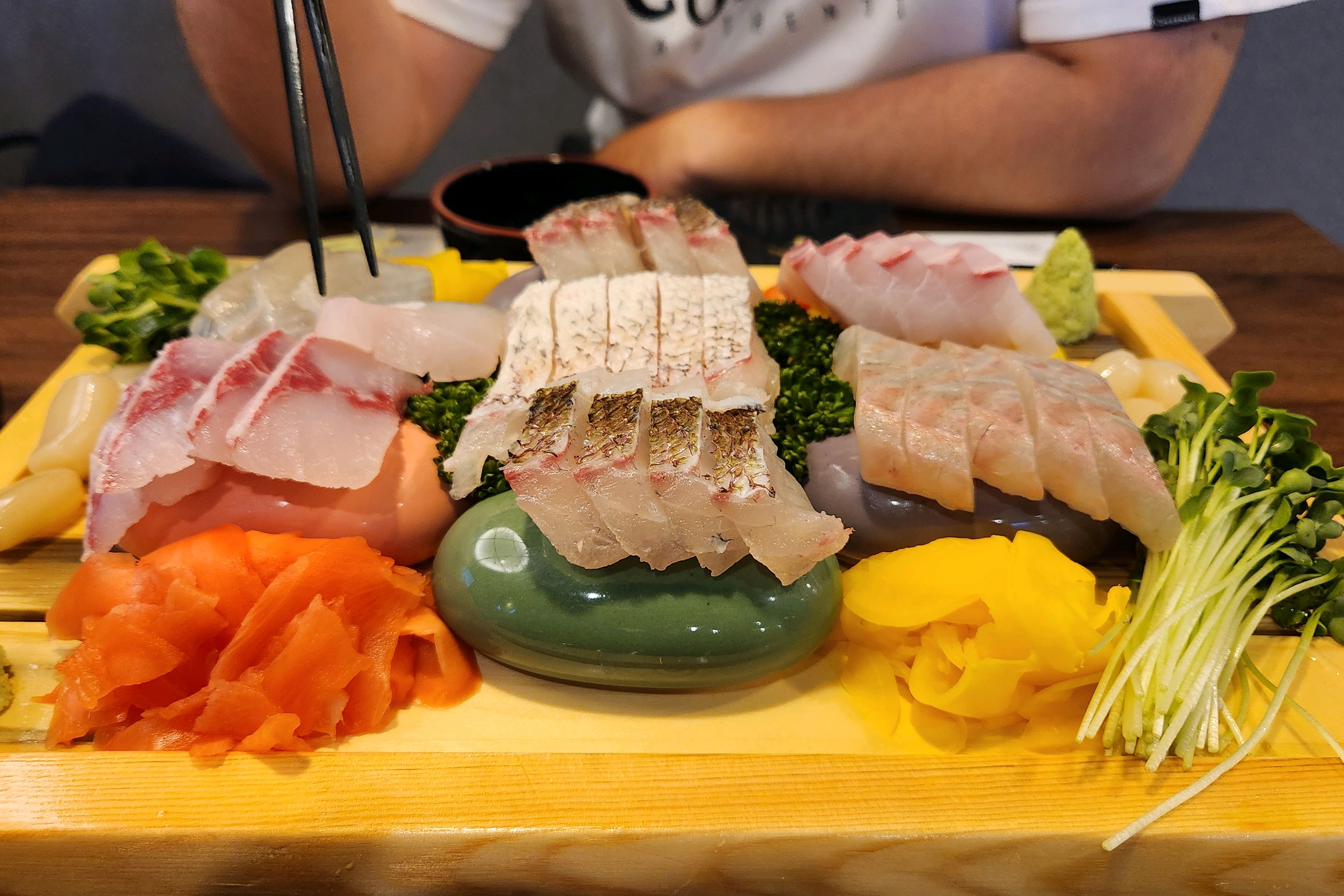 친구랑 이용하였는데 회도 쫄깃 쫄깃하고 맛있고 무한리필이라고 생각이 안들고 맛있는 이자카야