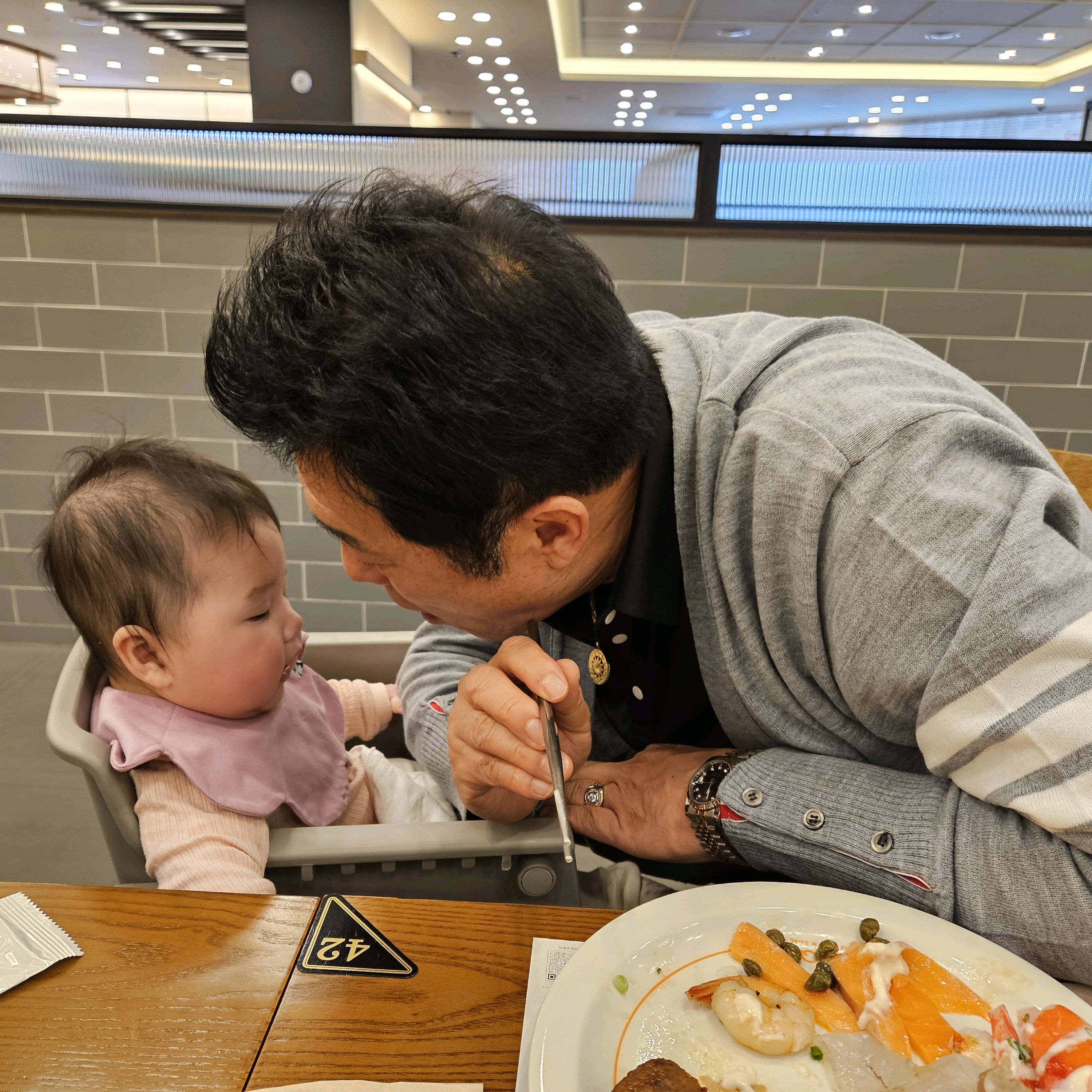 아빠랑 아기랑 같이 방문했는데 유모차 끌고 갔는데 - 병점 맛집 추천 쿠우쿠우 수원병점점