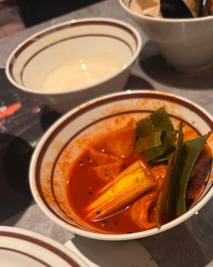 별 하나도 아깝 ㅡㅡ고메스퀘어? 이름만 고메고 실상은 쓰레기통에 음식 던져 넣은 수준. 음