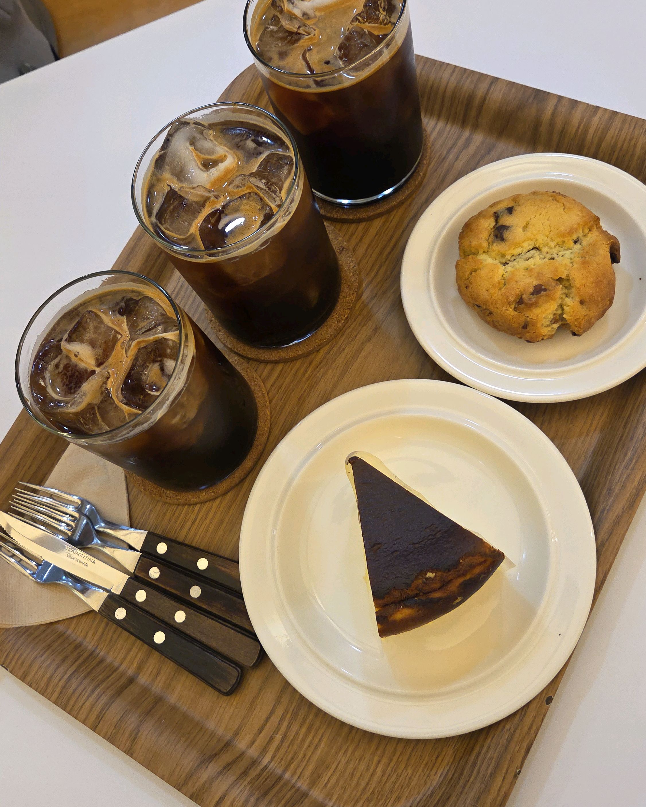 망원동 시장 왔다가 우연히 알게됐는데 치즈케익이 넘 맛있고 커피도 맛있고~ - 망원동 맛집 커넥츠커피 망원