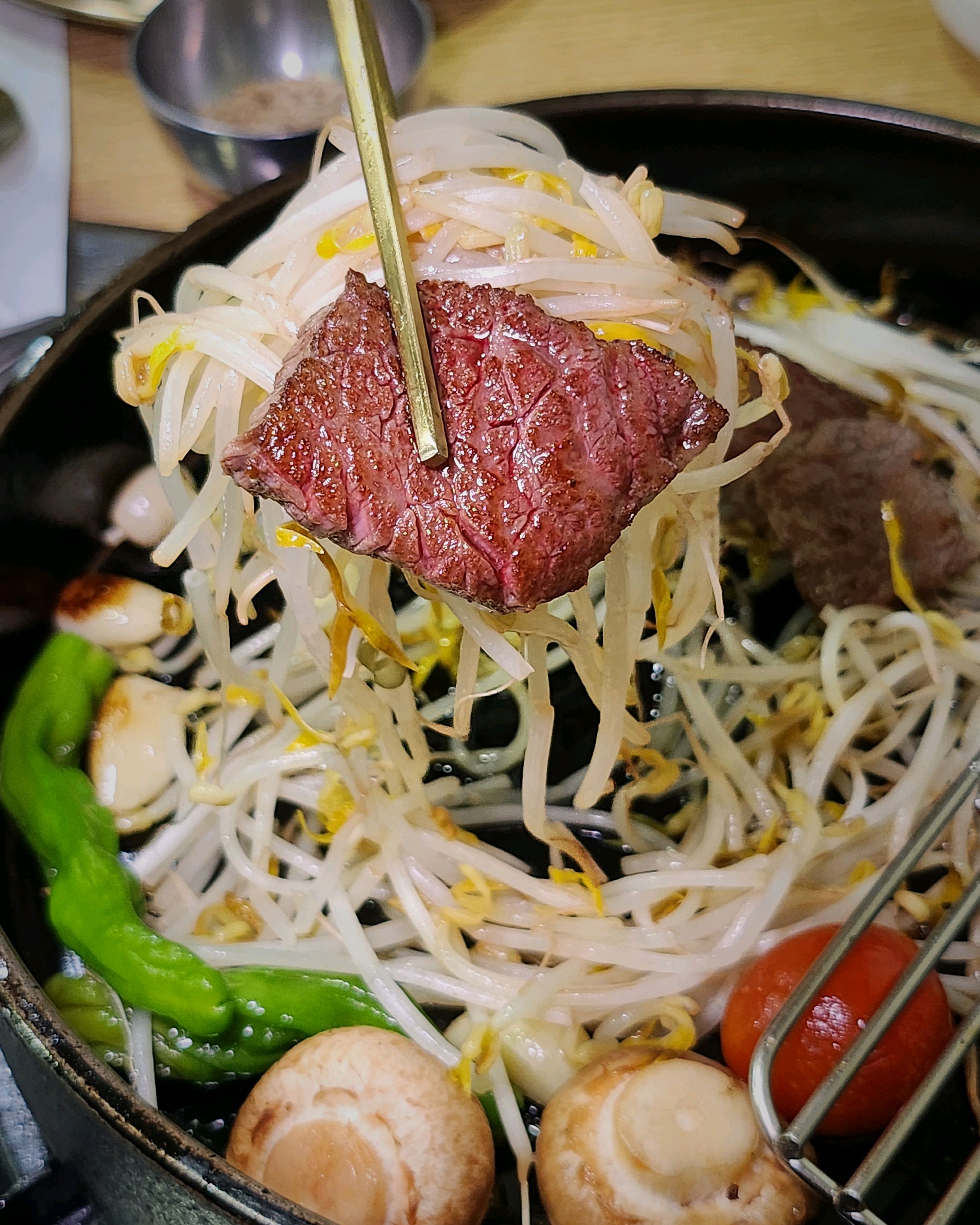 싱그러운 매장만큼 친절한 서비스로 시작하여 고퀄리티, 살살 녹는 와규를 가성비 있게 맛볼 
