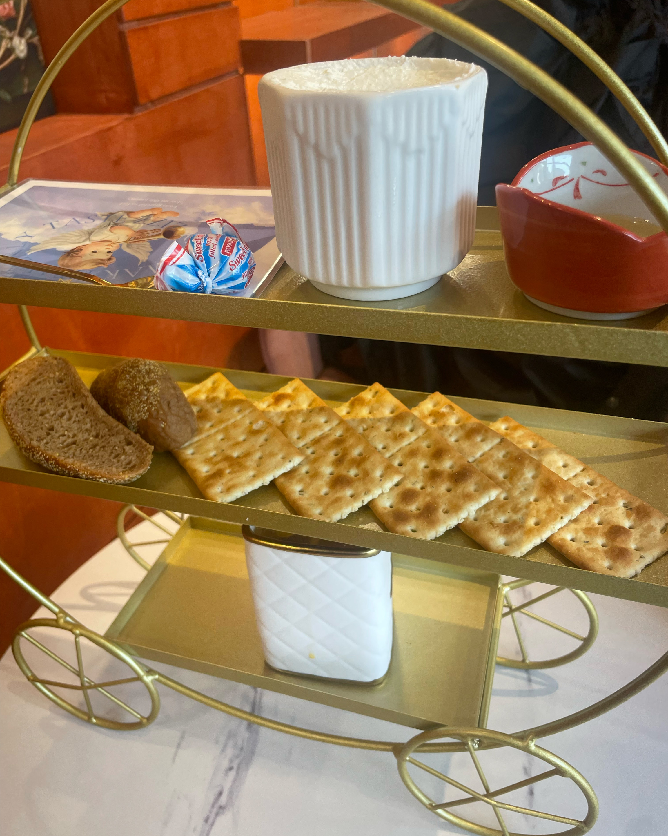 전부터 카이막 너무 먹어보고싶었는데 생각보다 엄청 맛있어서 놀랐어요!! 꿀이랑 먹으면 엄청