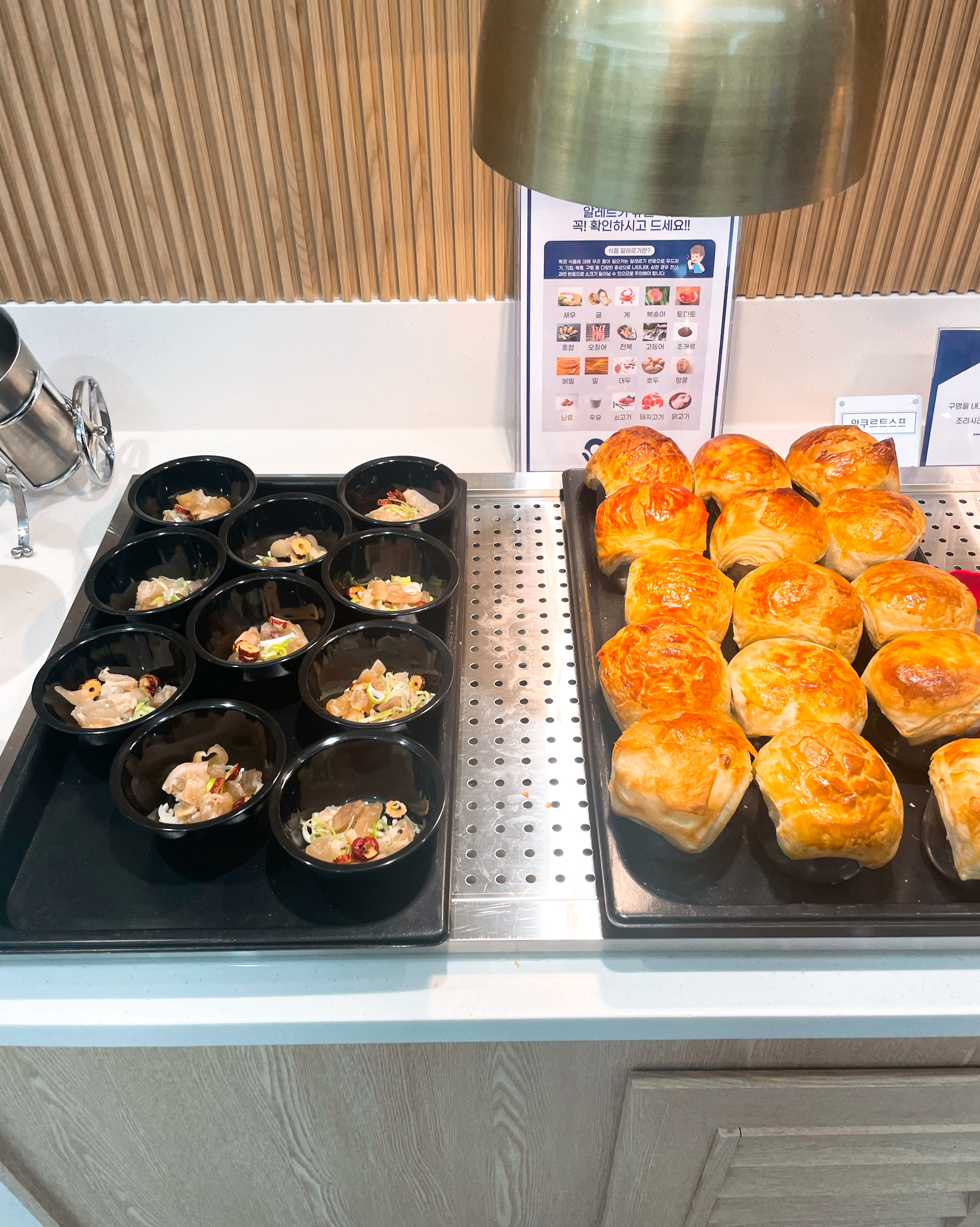 초밥종류도 많고 새로 생겨서 그런지 깔끔해요 - 천호동 맛집 다이닝원 천호점