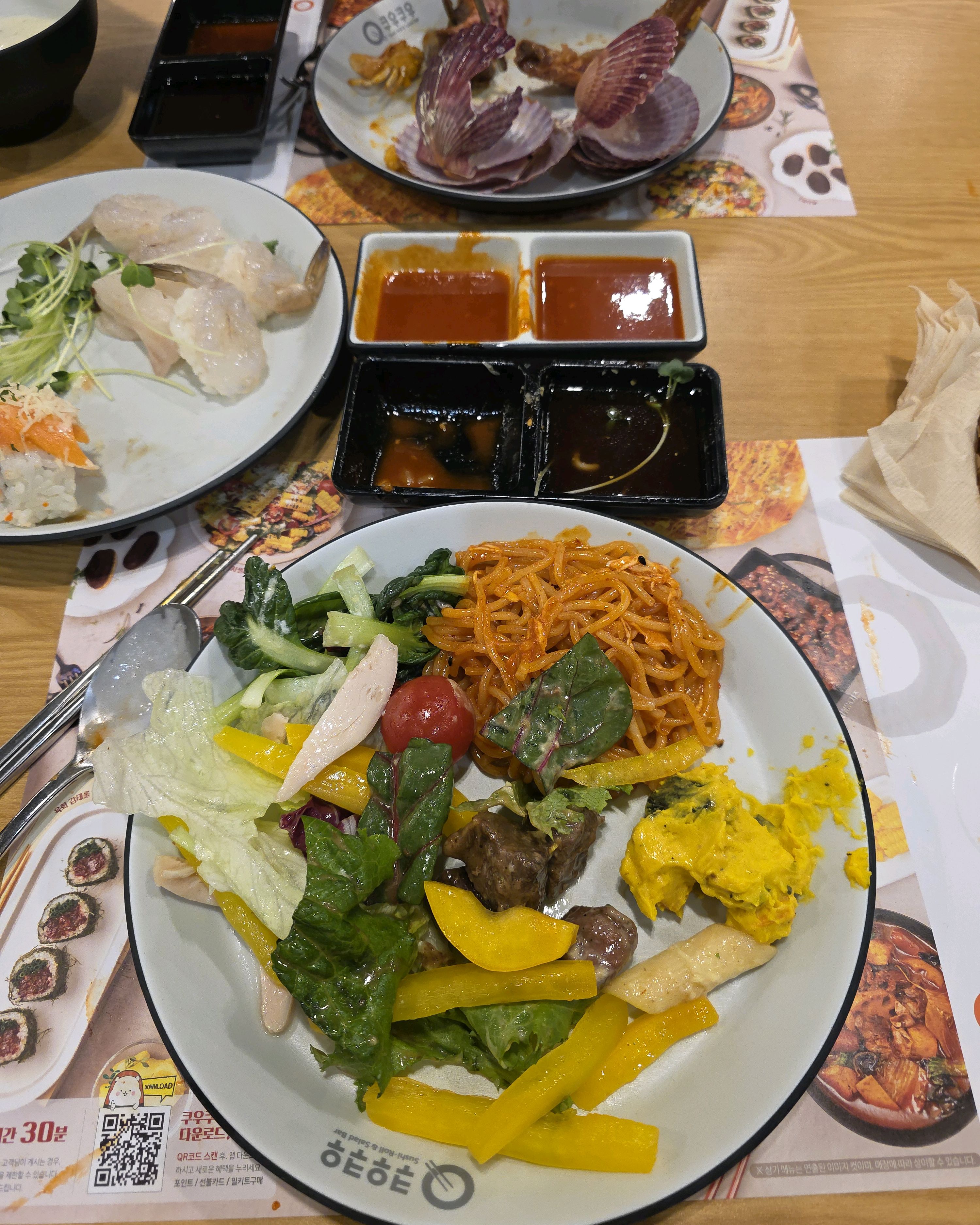 쿠우쿠우 골드라고해서 와밨는데 종류가 다양하고 사람박터집니다 ㅎㅎㅎ - 경성대 맛집 쿠우쿠우 골드 부산경성대점