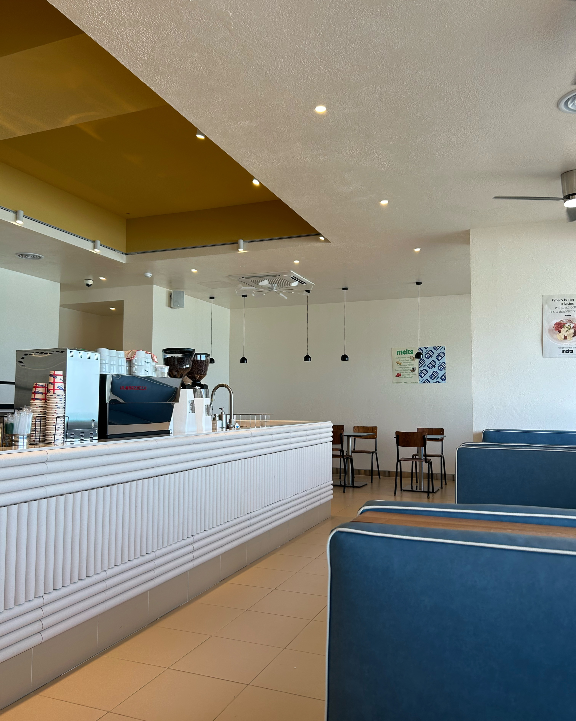 내부 분위기가 너무 깔끔하고 좋아요 - 제주 맛집 멜츠인빌리지