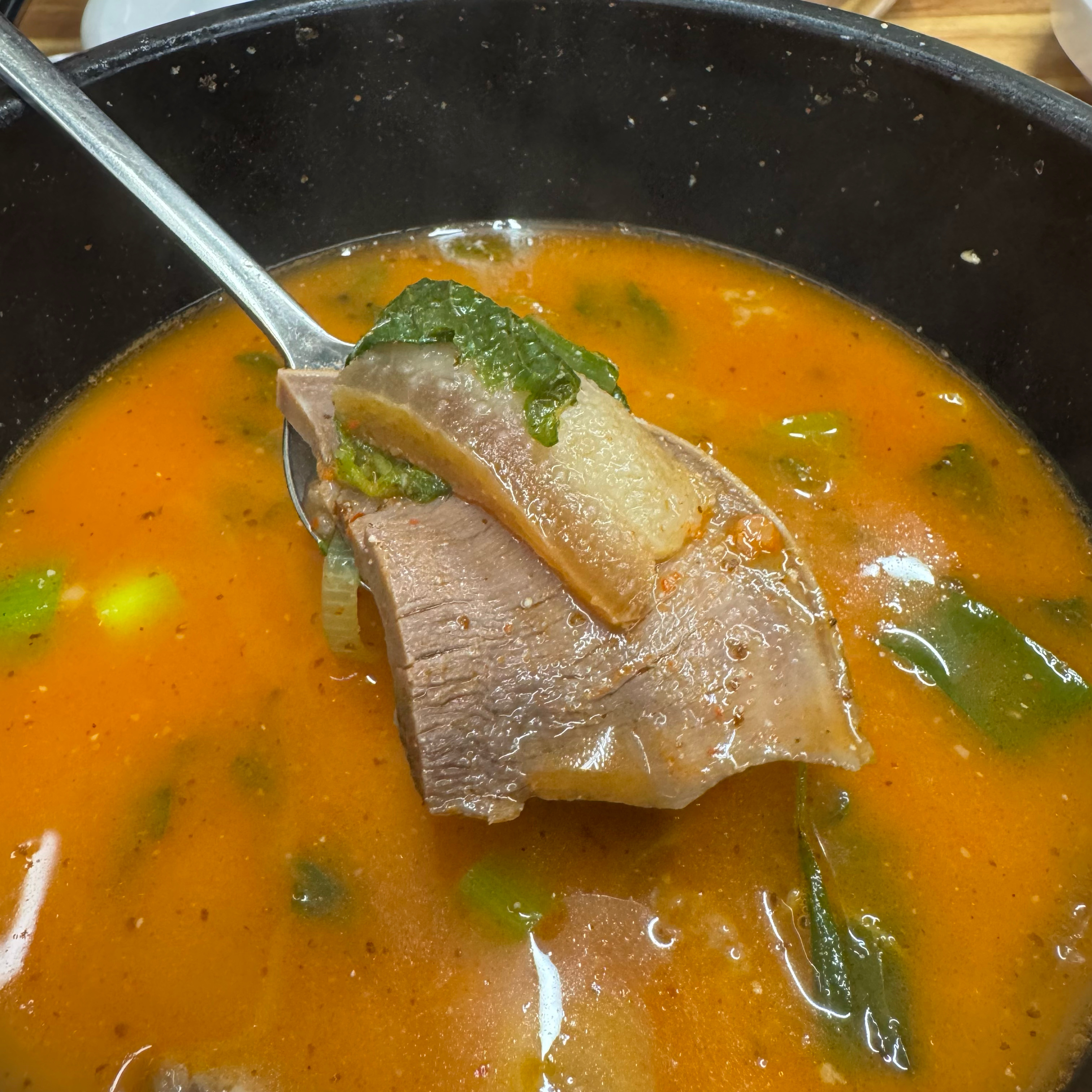 순대국 너무맛있어서 먹다가 찍었어요 냄새 민감한 분들도 드시기 좋을것같고 모듬고기도 너무