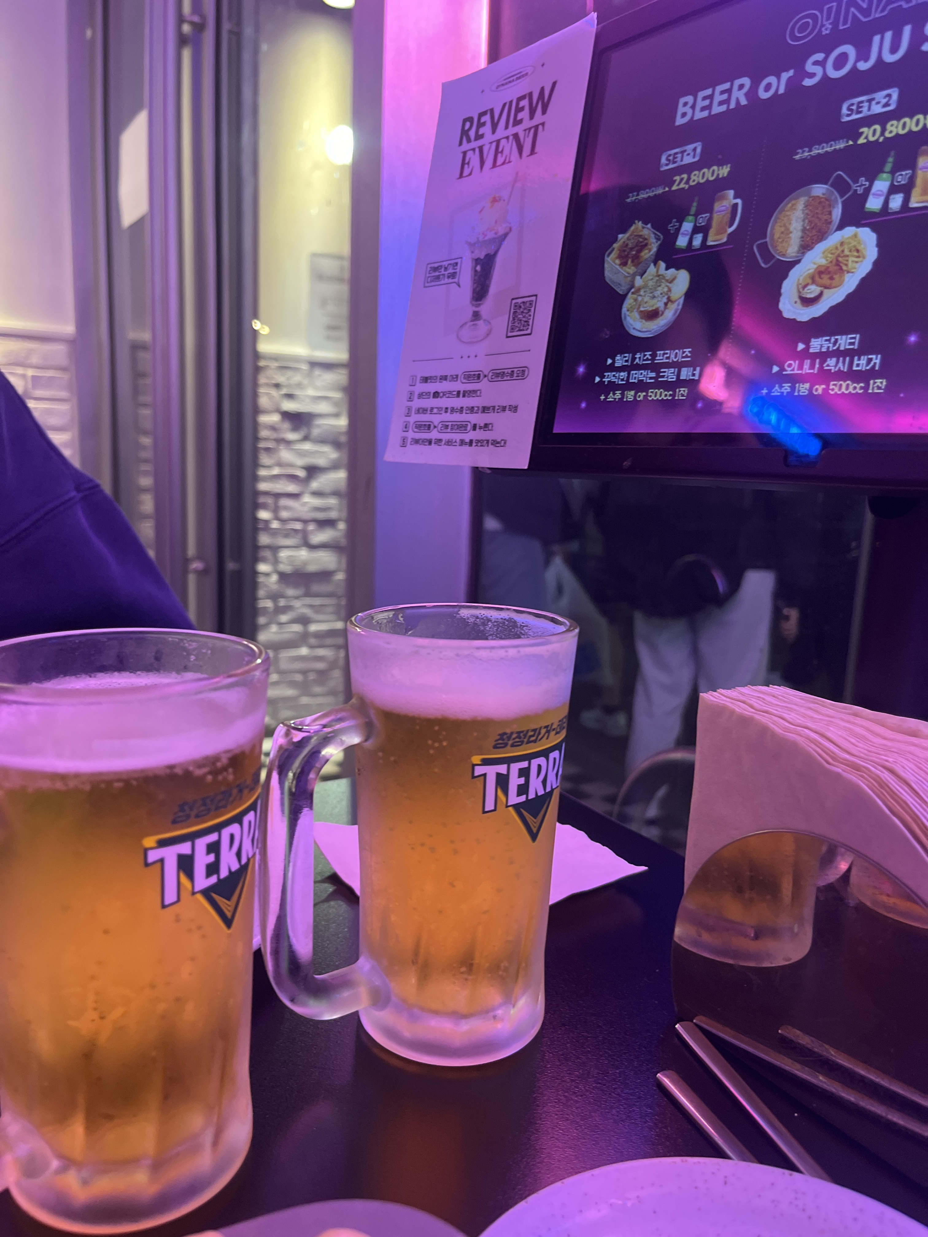 친구랑 왔는데 안주도 맛있고 크림생맥주 너무 부드러워서 좋아요 -! 가성비 맛집 !! 사장