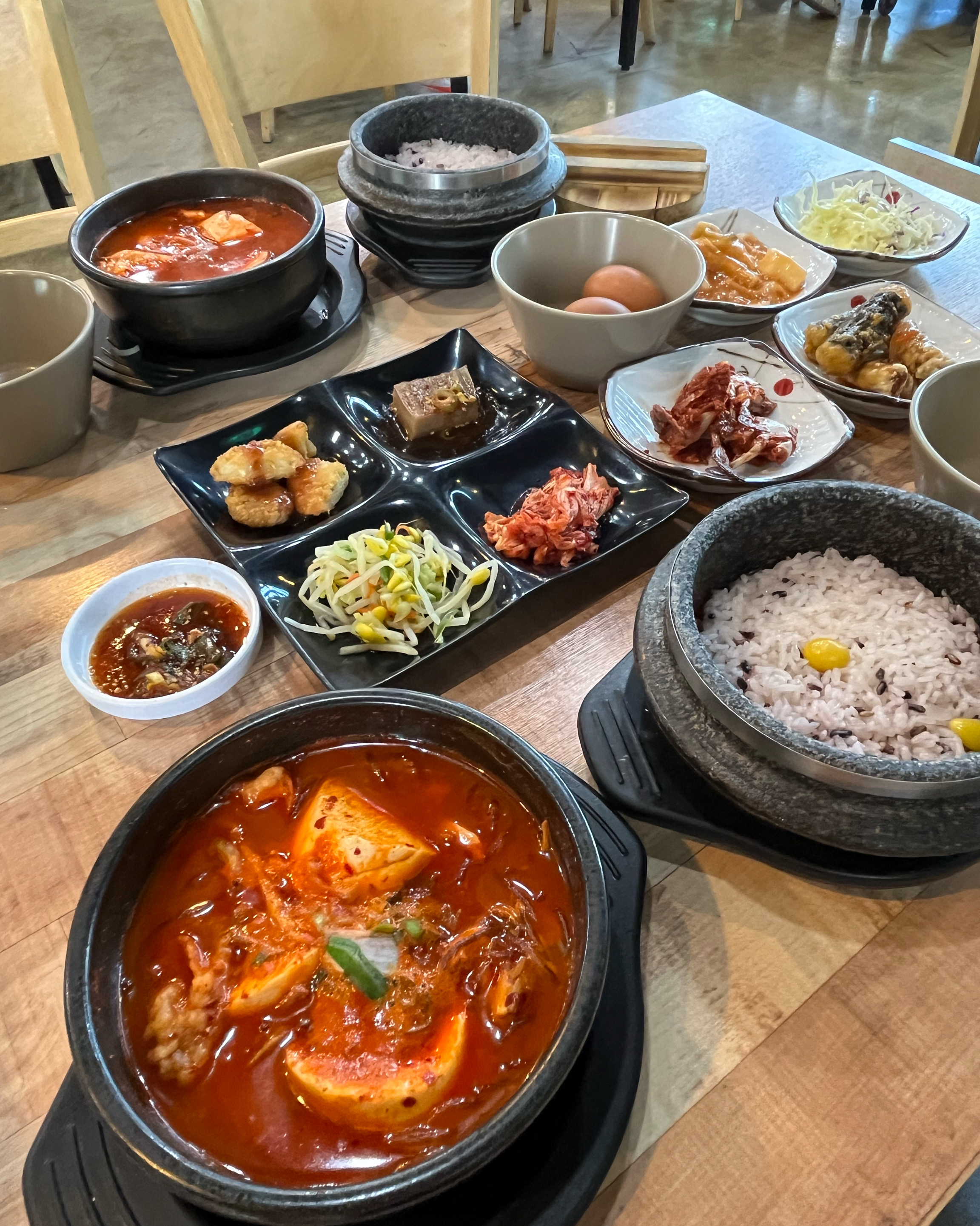 와 여기 반찬들이며 음식 왜케 맛있어요??? - 제주 맛집 일품순두부 하귀점