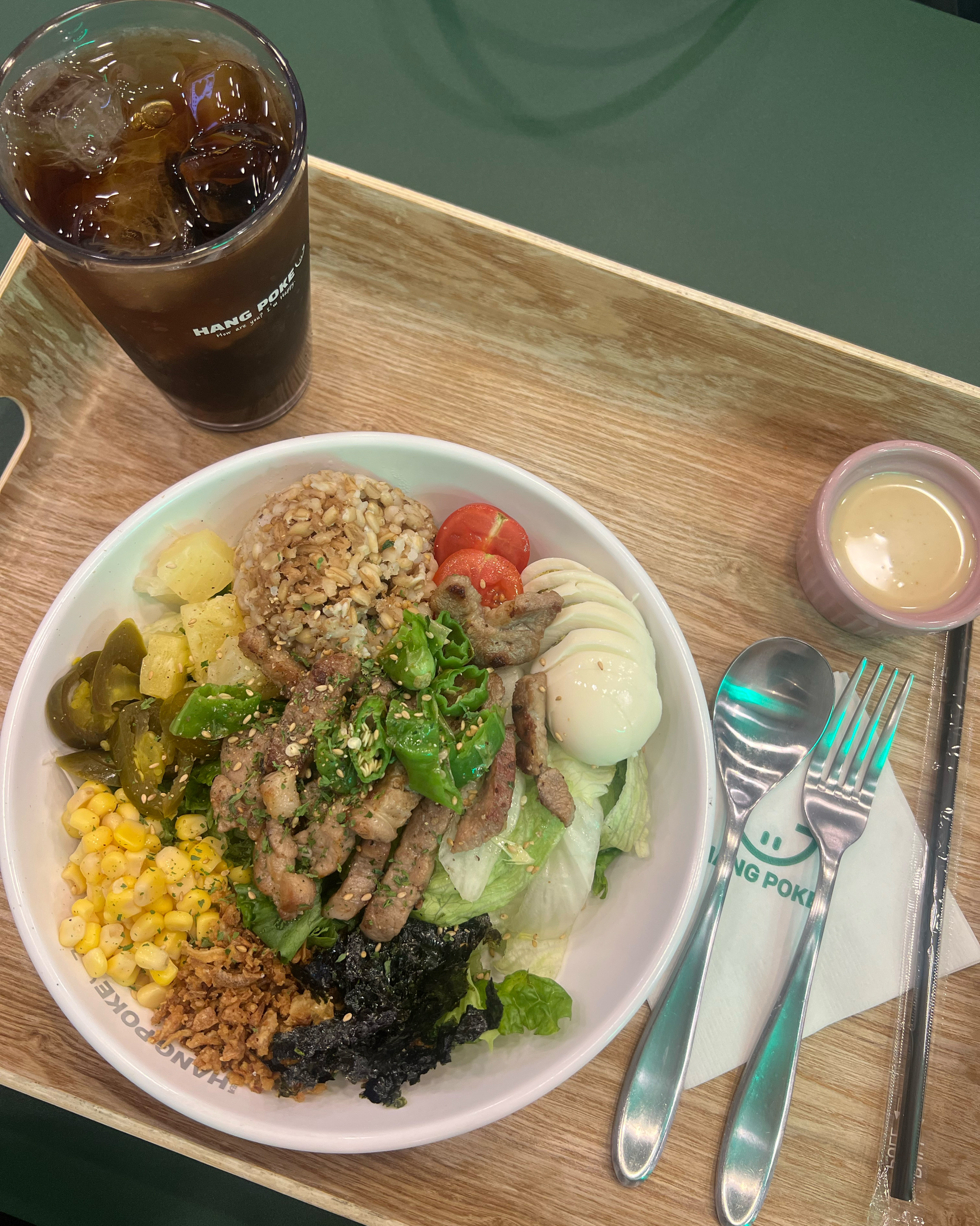 꽈리고추 목살 포케 맛있어요!재료도 신선하고 양도 많고 부담스럽지 않은 한끼로 딱 추천합니