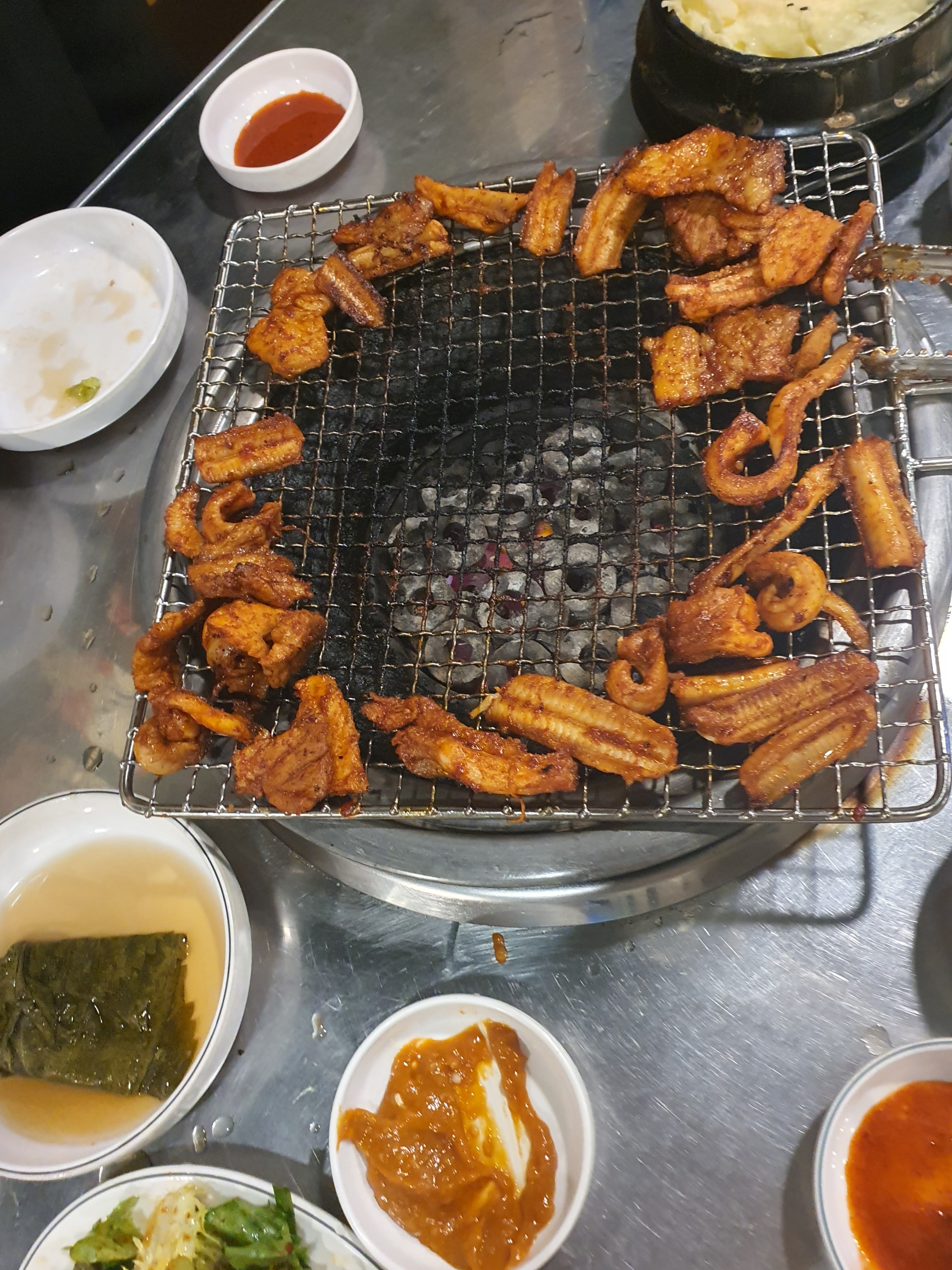 강남권에서 가성비 좋은 맛집. 코로나전엔 늦게까지 웨이팅이 있었는데. 맛분위기 예전그대로네