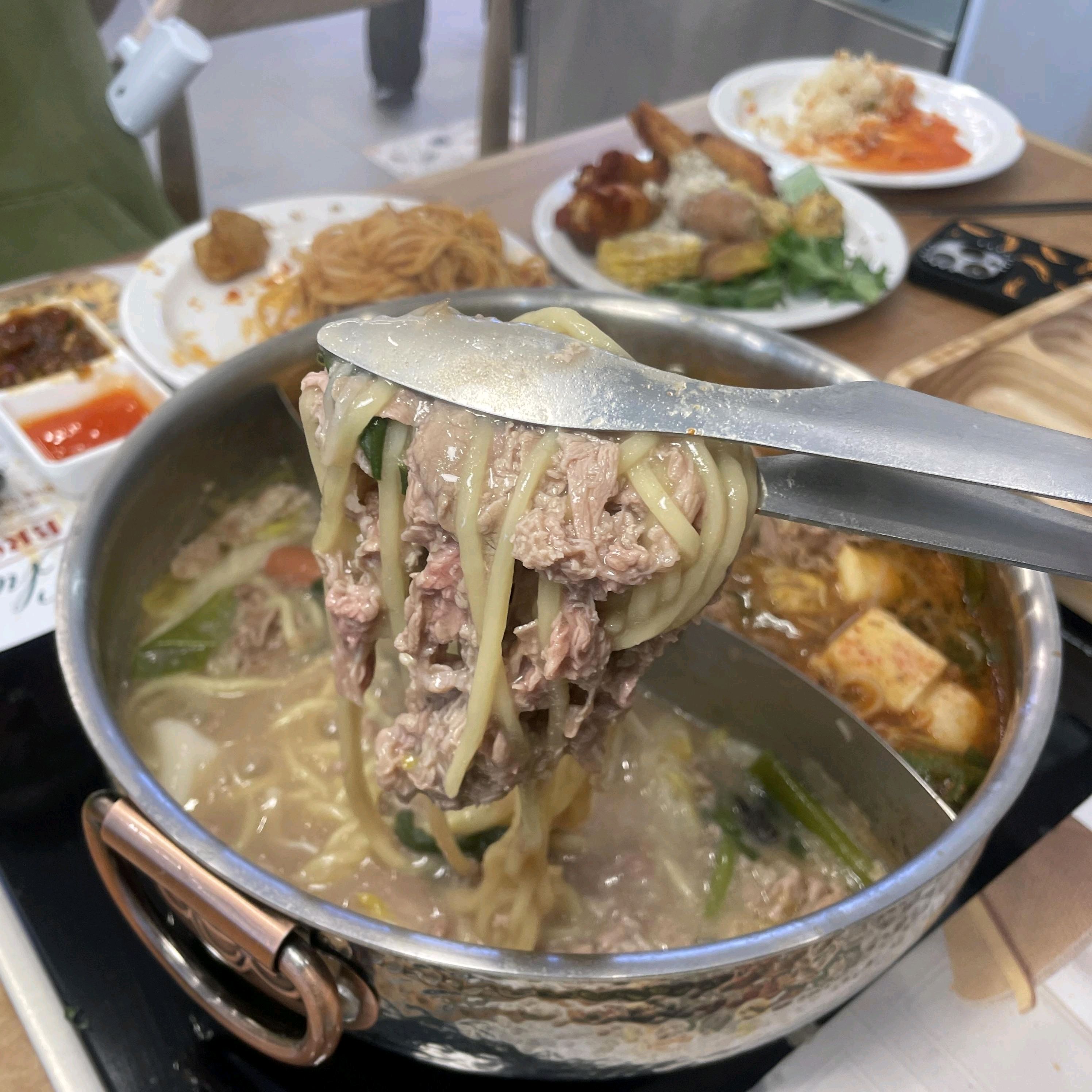 좋은 샤브샤브 맛집입니다. 취향에 맞게 육수도 선택할 수 있어서 입맛에 딱 맞게 즐길 수