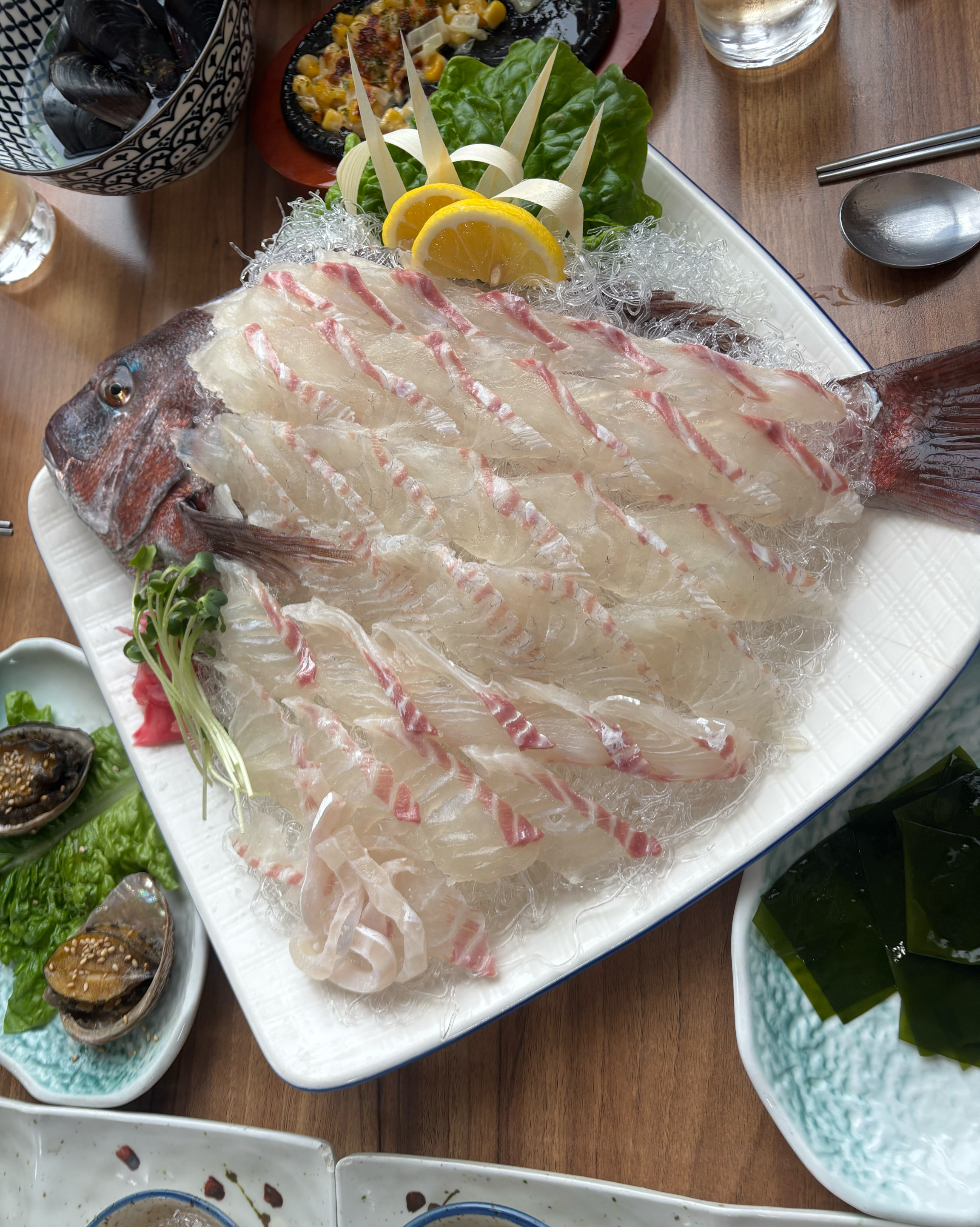 회도 너무 맛있고 사장님도 너무 친절하셔서 기분좋게 먹고 갑니다~~ 참돔이랑 고등어회 강추