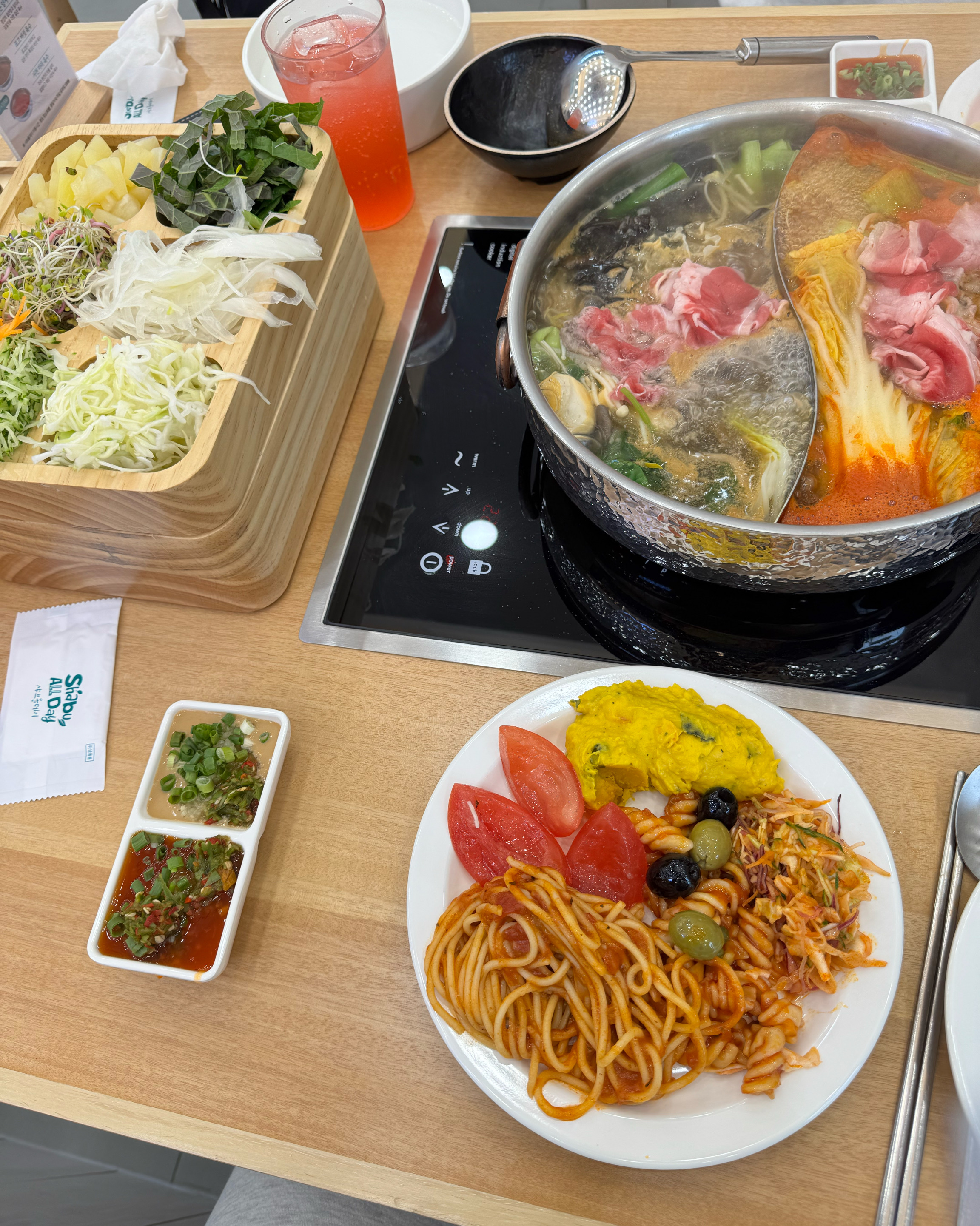 샤브올데이 자주 오는데 벚꽃에디션일때 운좋게 들렸네용 ~ ☺️ 맛있게 잘 먹고 갑니다 ~~