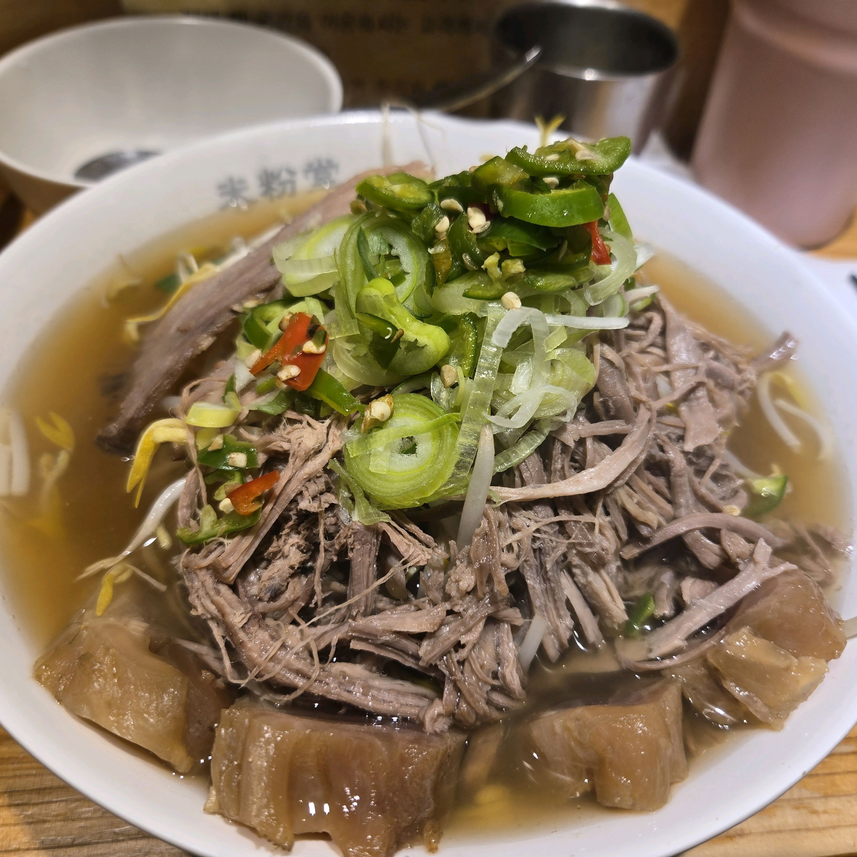 오픈런했습니다~  맛있게 해장하고 갑니다~ 늘 느끼는데 메뉴에 고기 추가 좀 넣어주세용~ 