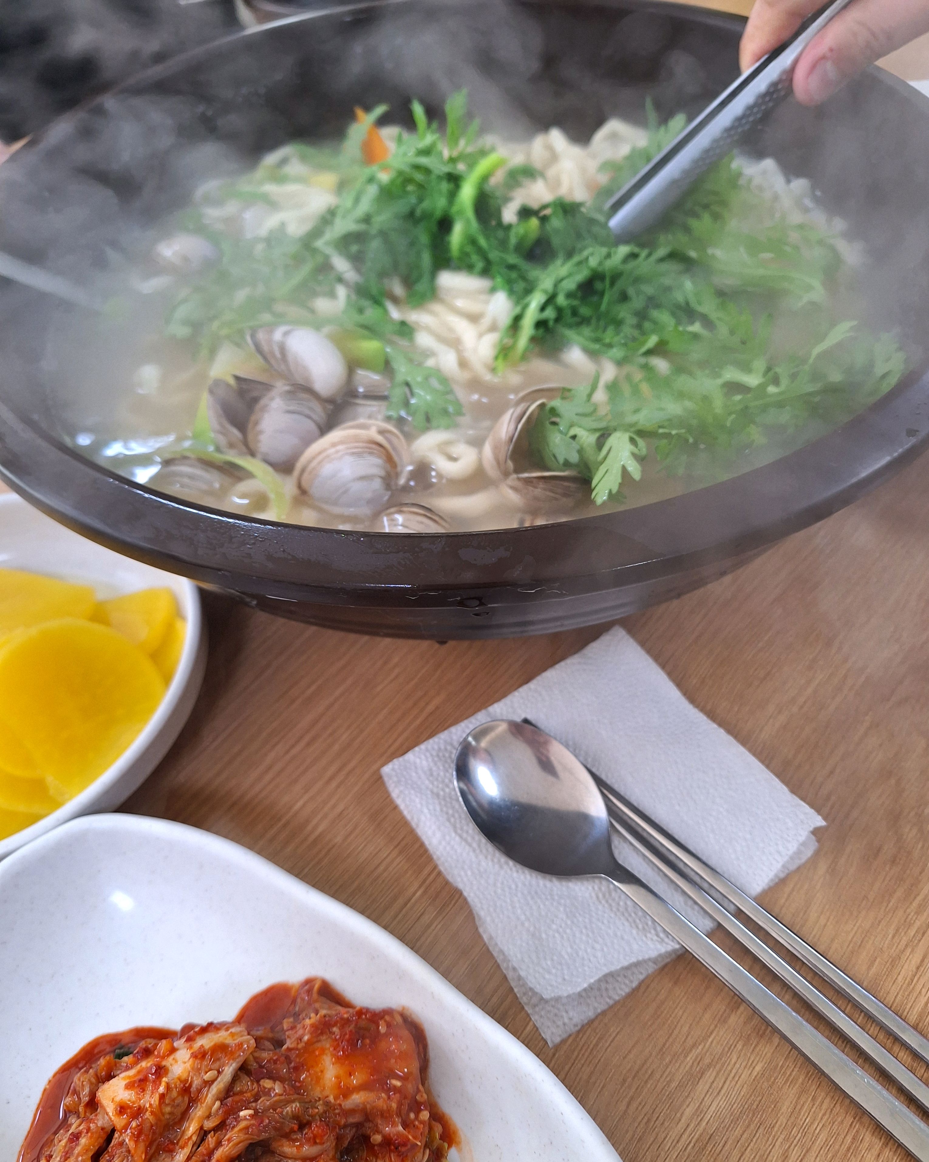 시원한 국물과 쫄깃한 면이 좋아요! - 대전 맛집 신선 칼국수