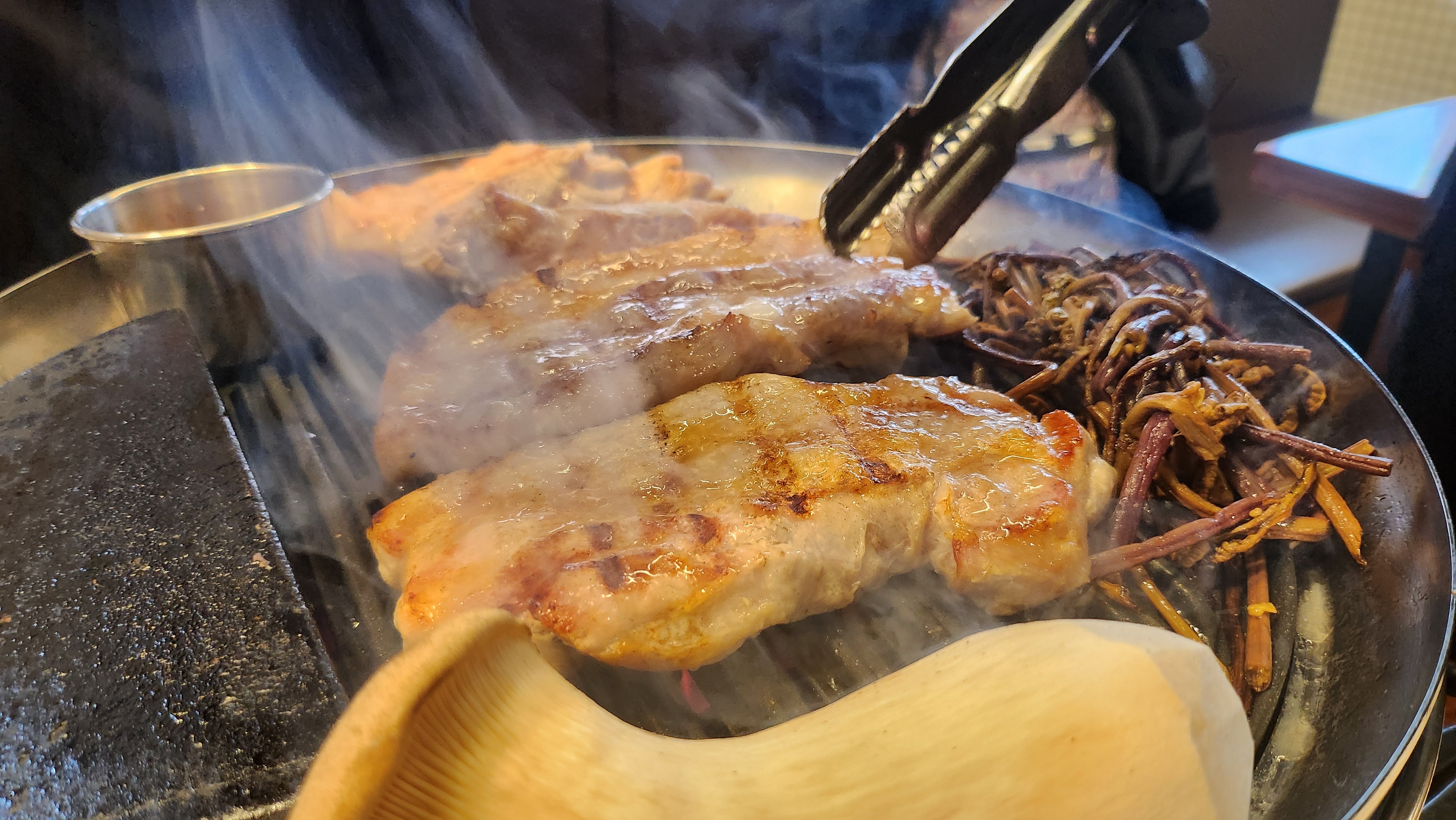 가족외식왔는데 직원분들이 친절해서 좋네요 - 부산역 맛집 고반식당 초량점
