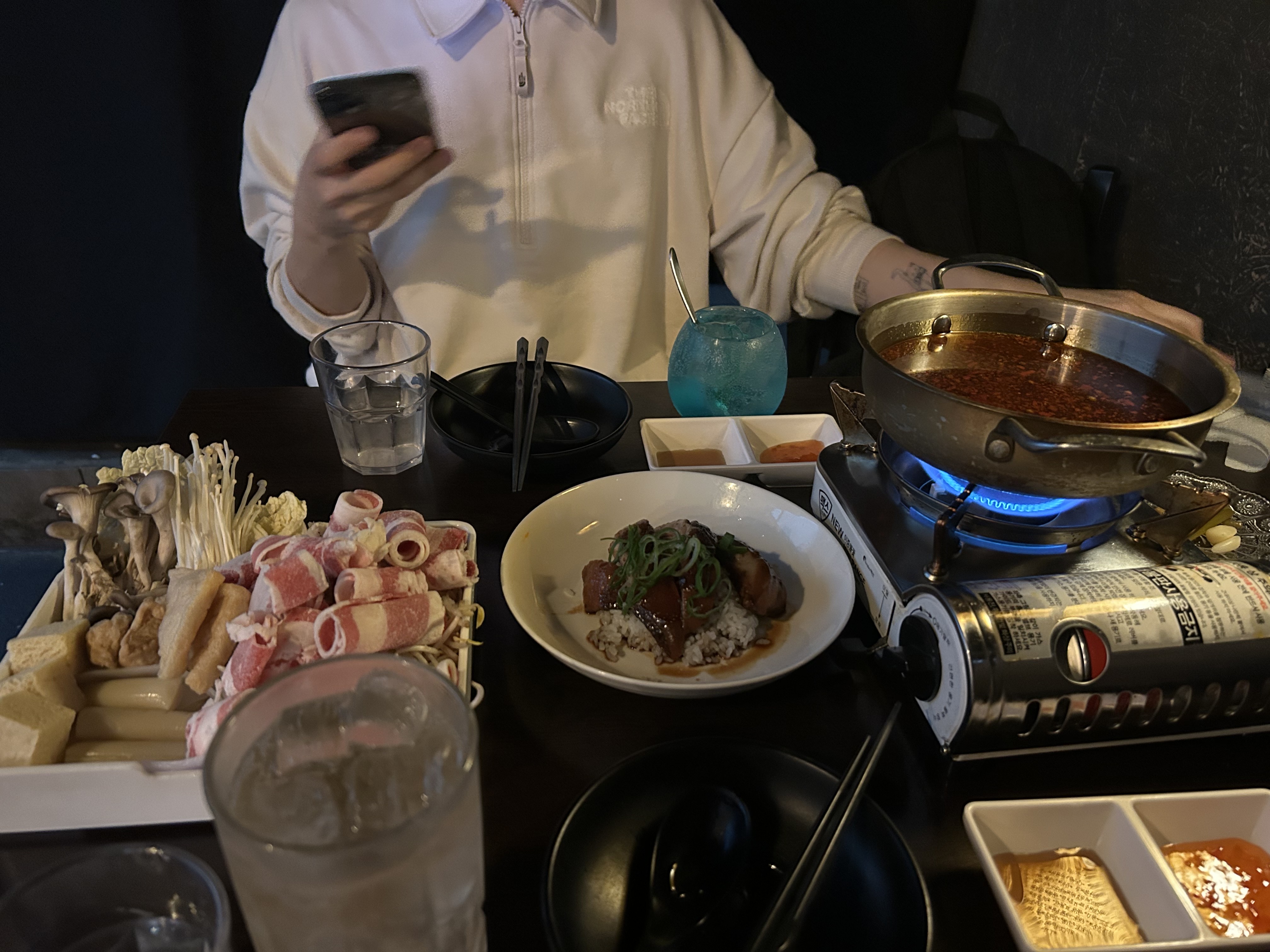 홍콩 분위기 물씬 풍기는 술집 - 망원동 맛집 옌징바 망원