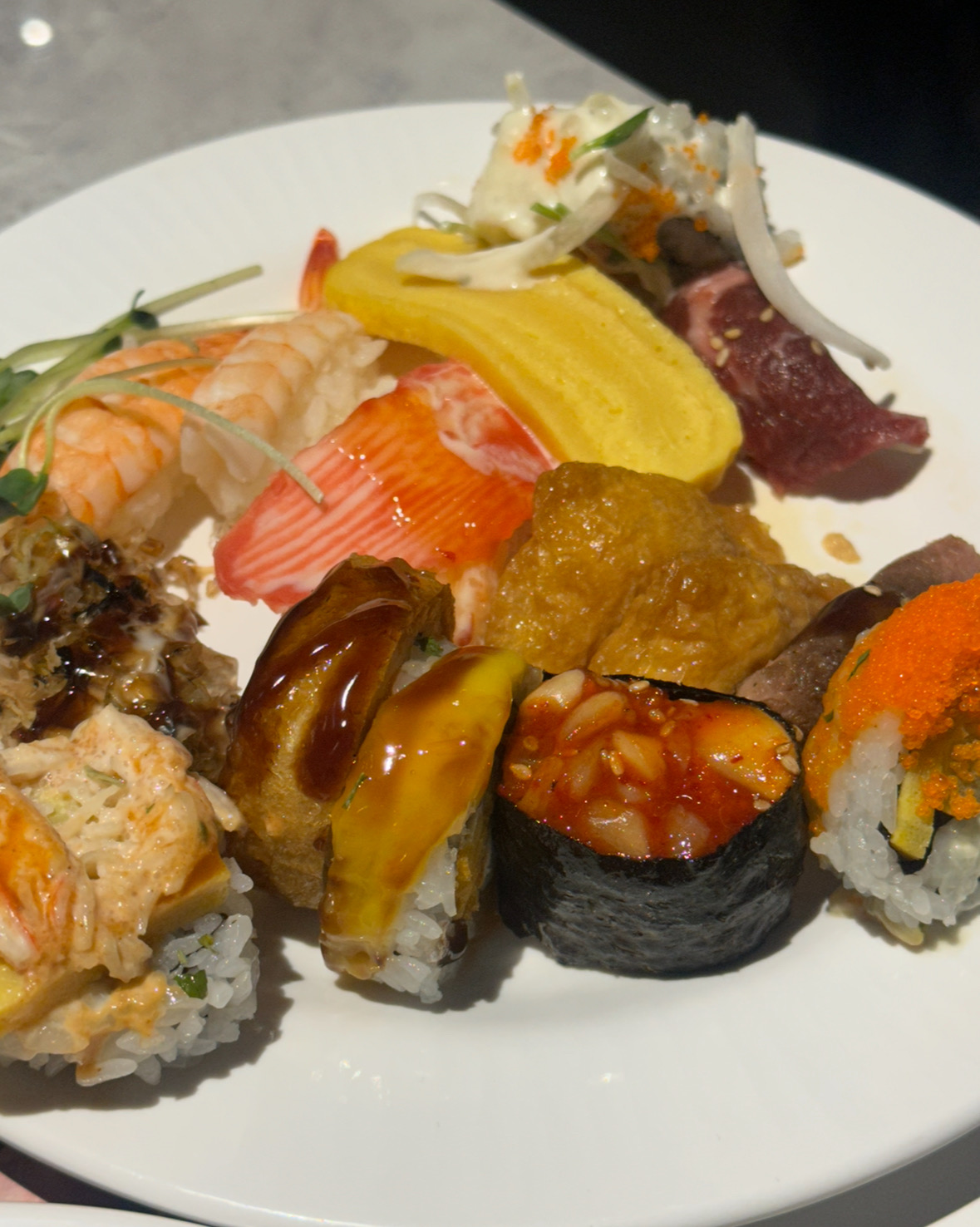 초밥이 종류가 엄청 다양하네요~~ 처음 왔는데 맛있게 먹고 갑니다!! 굳 번창하세요 - 수유 맛집 고메스퀘어 수유점