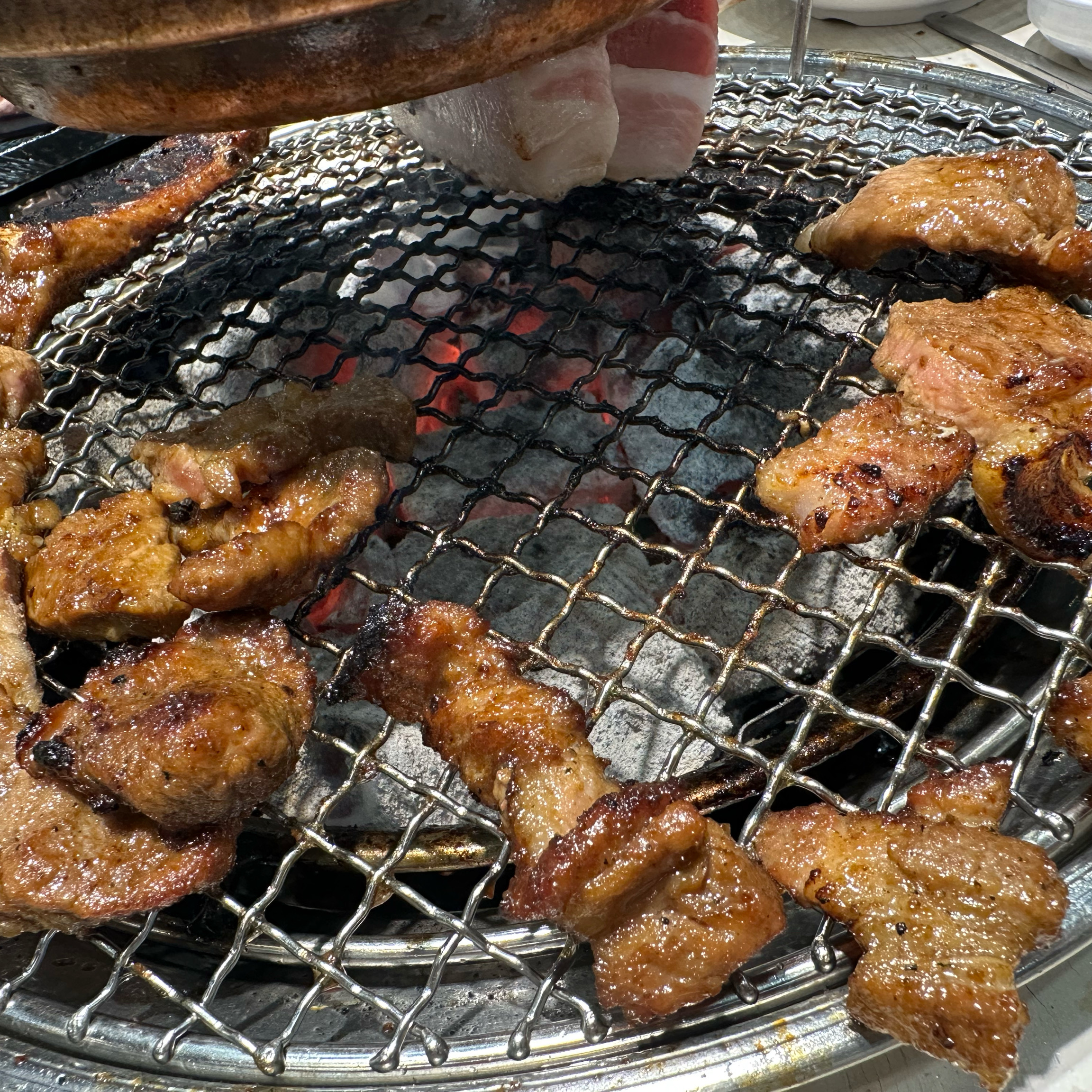 가족들이랑 외식 왔는데 너무 맛있어요 매장도 넓고 메뉴도 다양해요 - 정왕역 맛집 명륜진사갈비 시흥정왕점