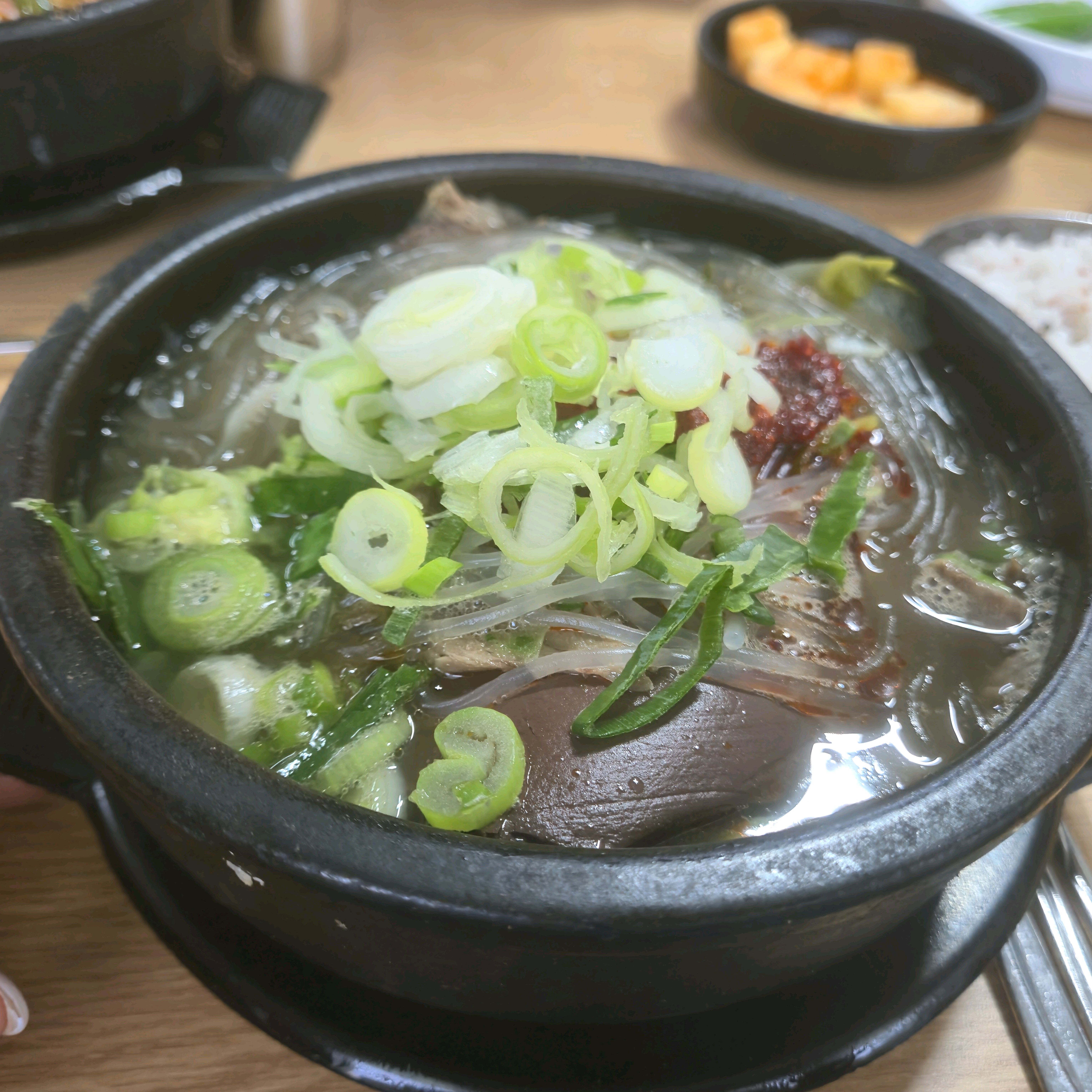 해장국 국물이 시원하고 맛있어요. - 제주 맛집 은희네해장국