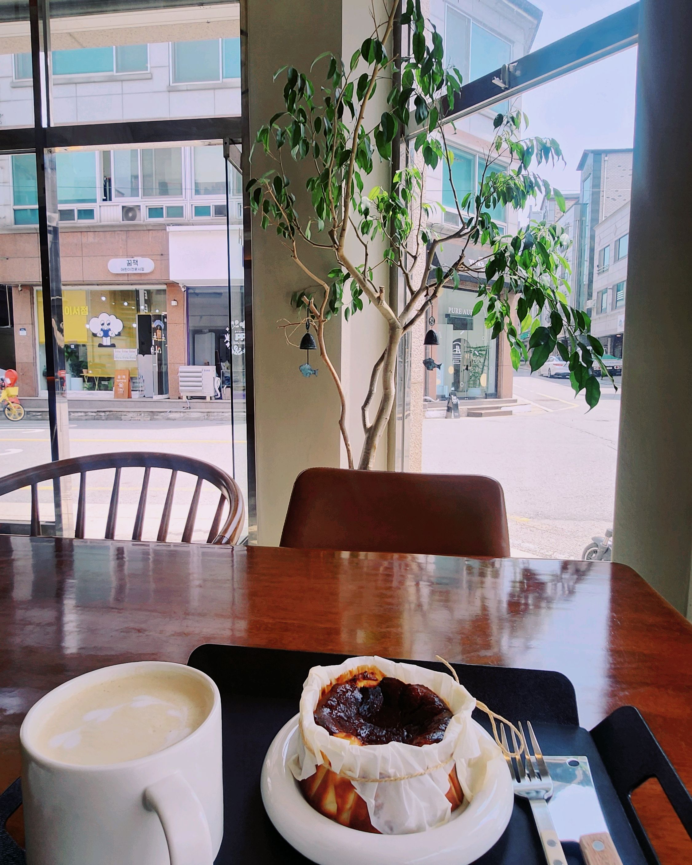 아이가 예전에 아이가 다니던 미술학원 자리에 카페가 생긴걸 우연히 지나가다 보고 들어왔어요