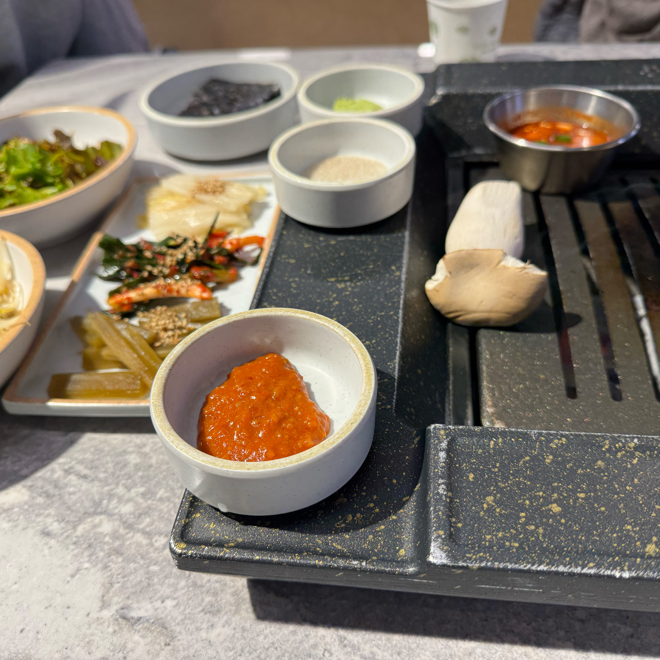 삼겹살 맛집입니다. 삼겹살 먹고 싶을 때 자주 오는 곳입니다. 주차는 기흥구청 주차장을 이