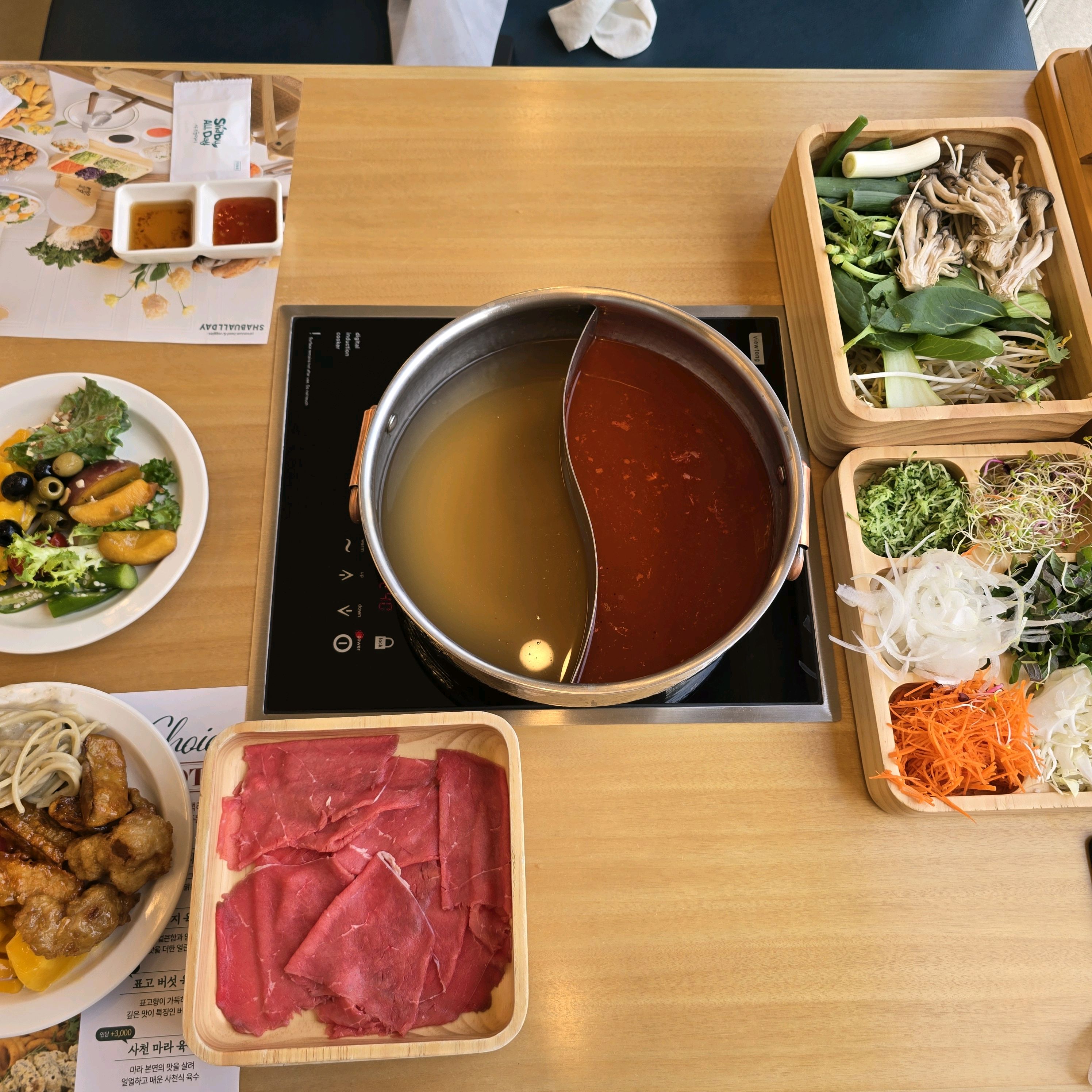 샤브샤브, 샐러드바, 후식 모두 다 종류만 많은게 아니고 맛도 좋습니다! 프리미엄이라는 얘