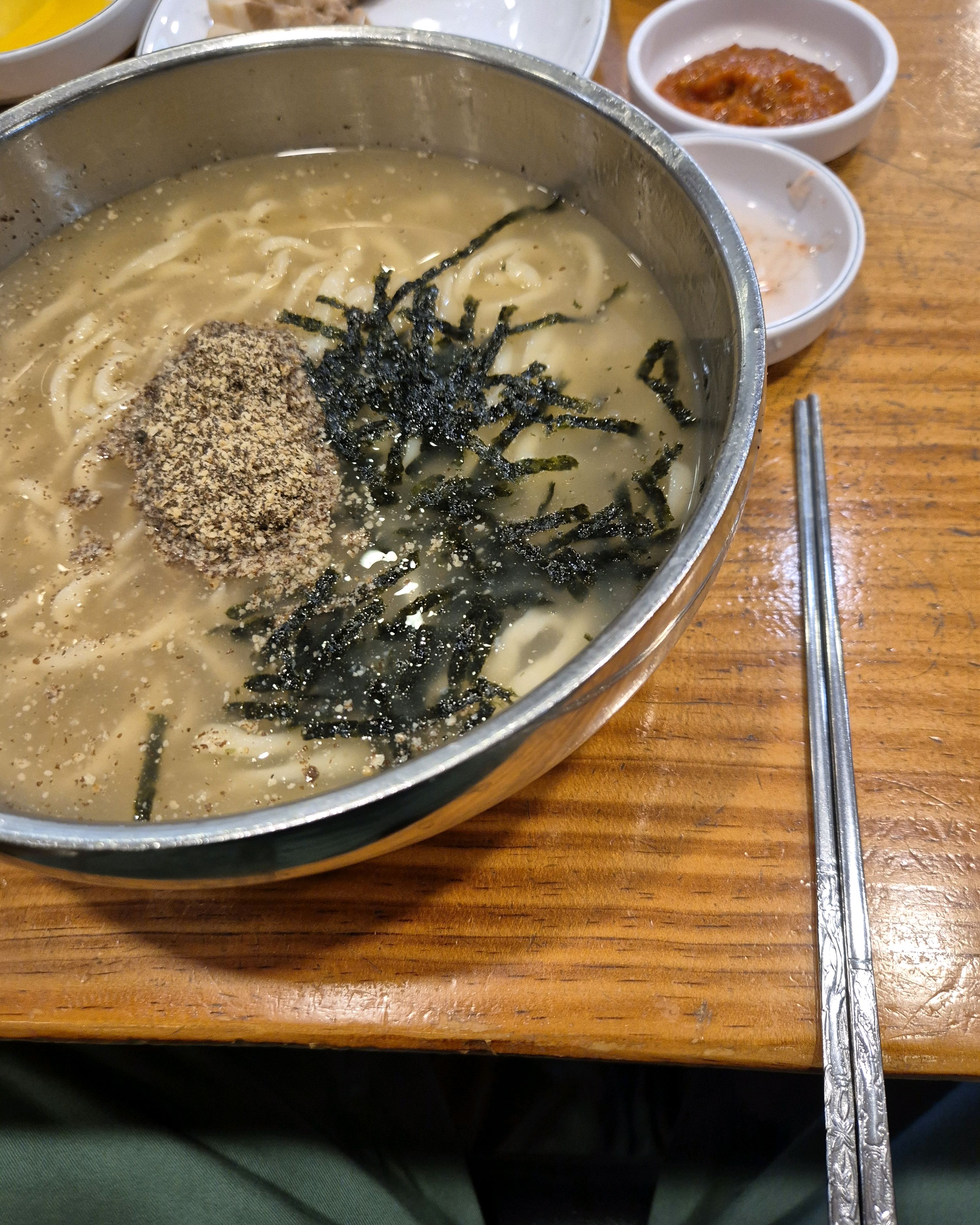 대전역을 방문하고, 처음으로 사 먹은 음식 중 하나입니다. 빨리 와서 줄도 덜 서고, 밑반