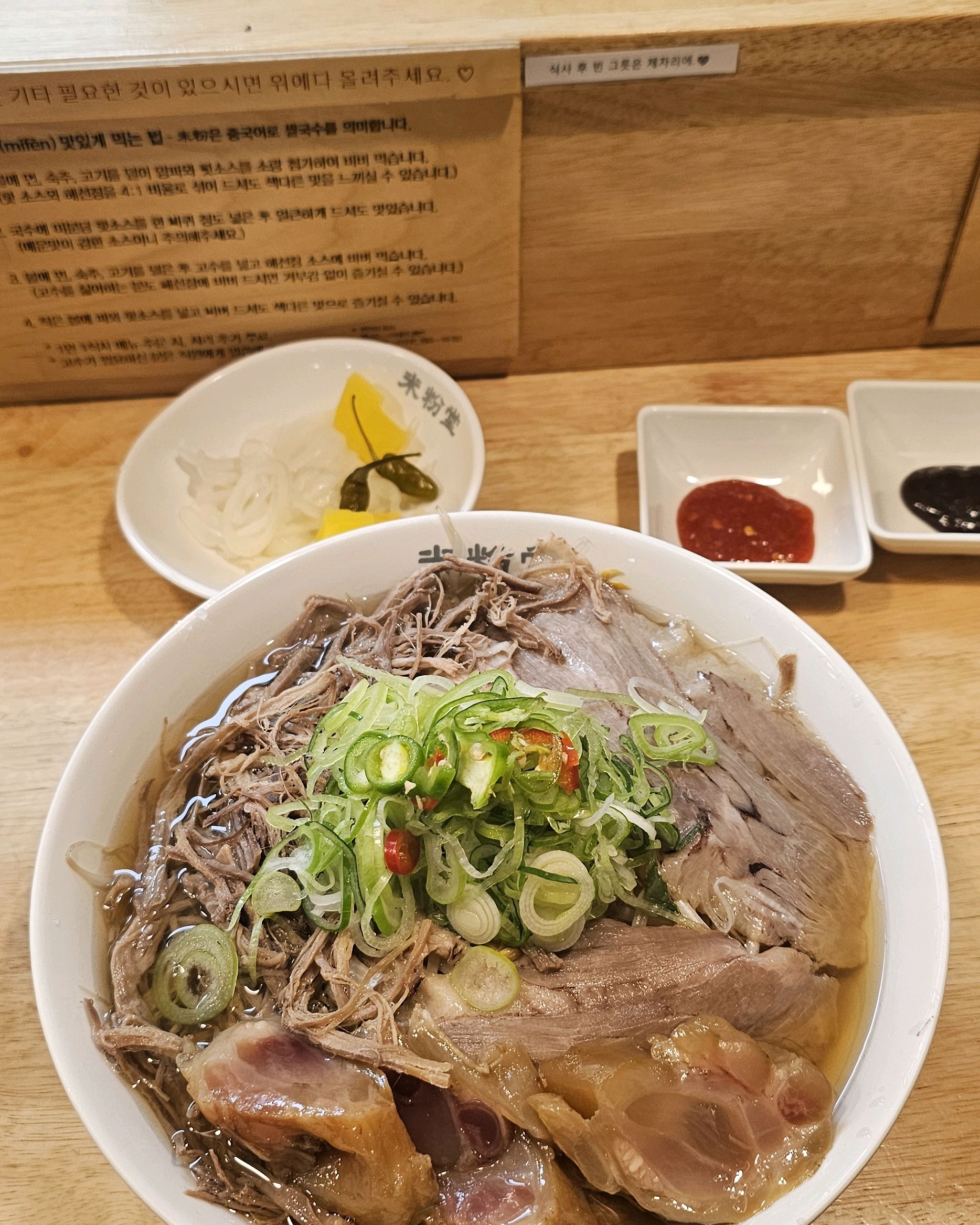항상 맛있게 먹고 있어요. 음식도 맛있고 직원분들도 친절하시고 가게도 청결합니다. 성업