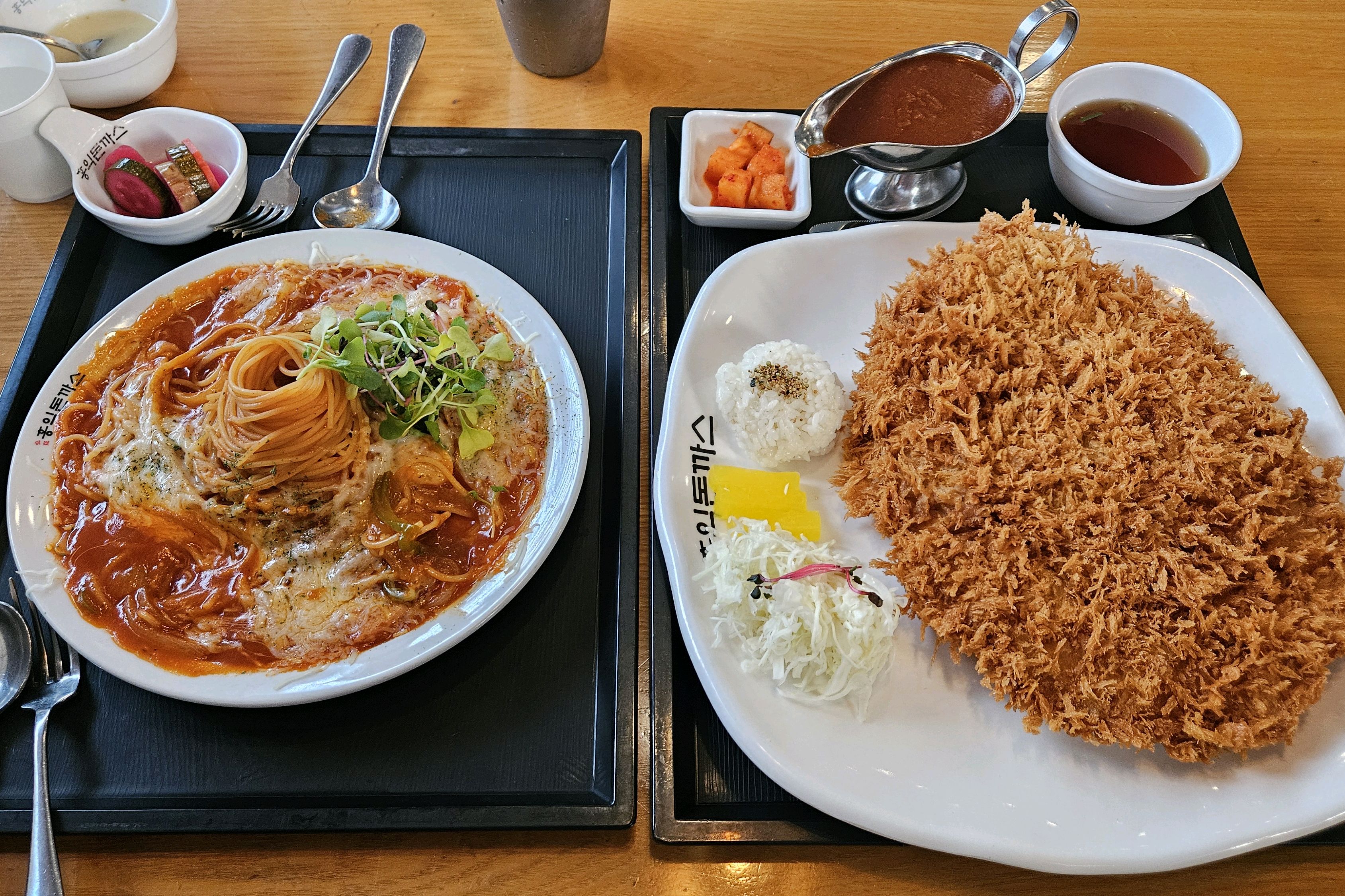 진짜 돈가스 왕왕커서 깜짝놀랏어요; - 영대 맛집 홍익돈까스 경산영대점