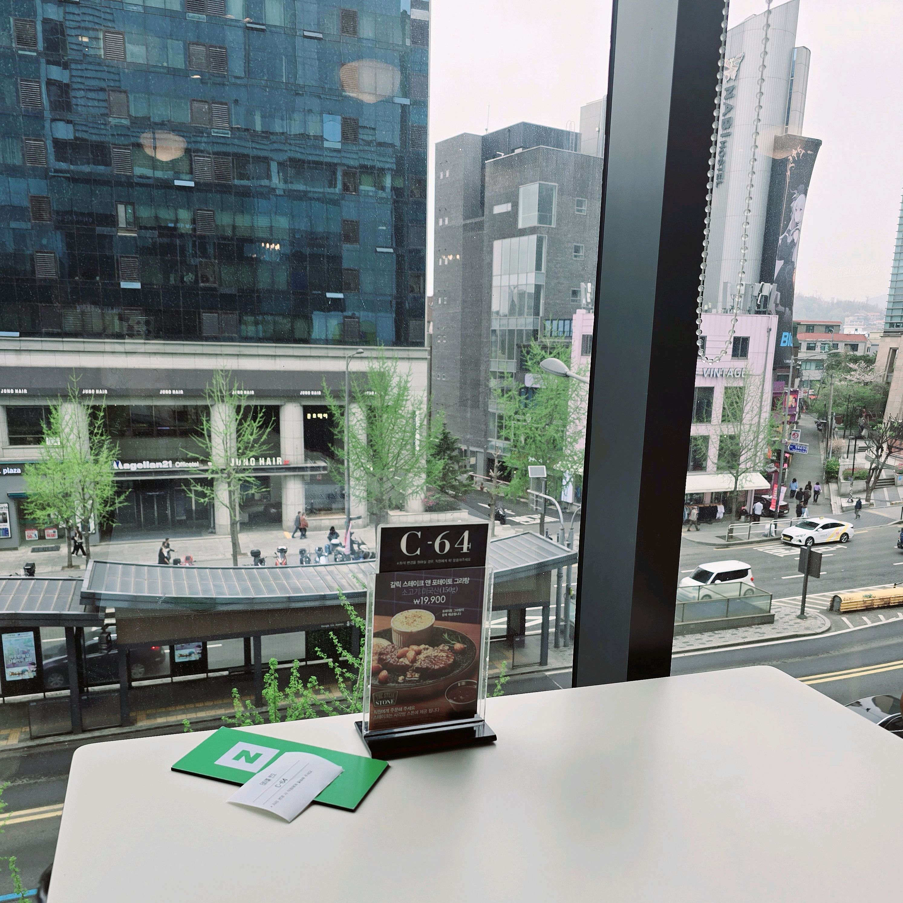 좋아요 친구랑 만나서 밥먹기 좋아요 다향하게 여러가지 먹을수 있어서 좋아요 - 홍대입구 맛집 애슐리퀸즈 홍대점