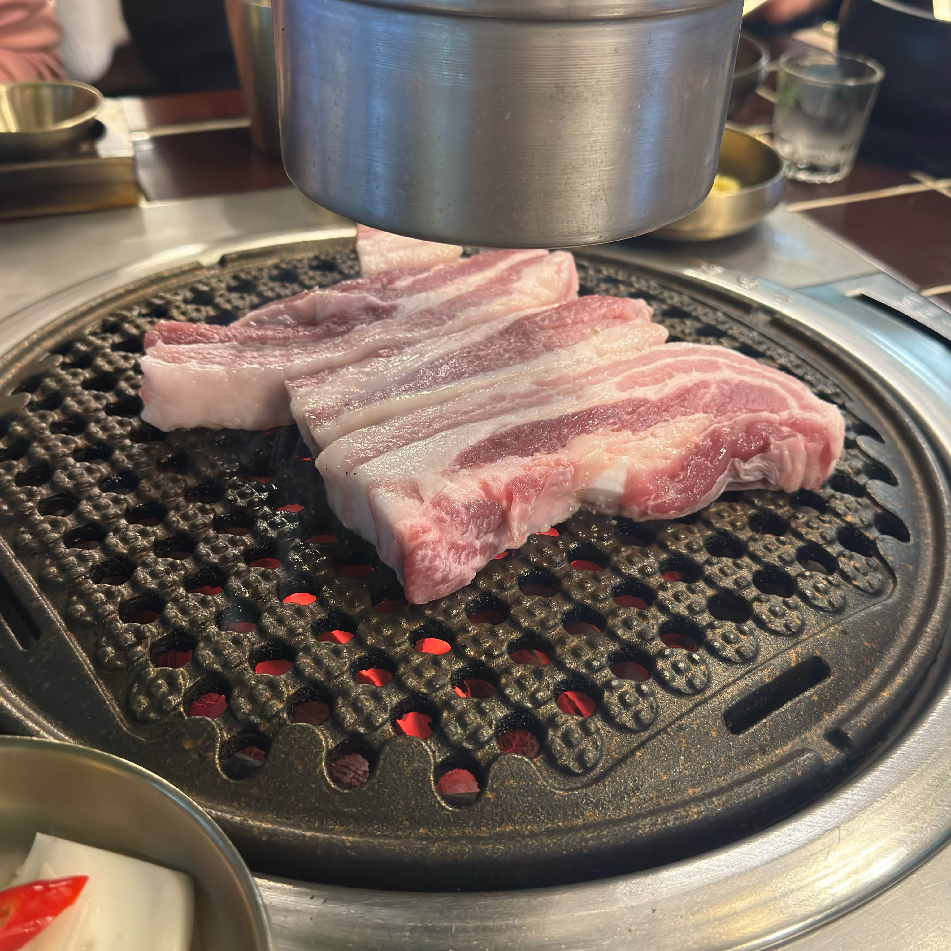 고기도 맛있고 사이드 메뉴도 다 맛있었어요 ㅎㅎ 고기두 구워줘서 편하게 먹었네요! - 안양 맛집 블랙시크릿가든