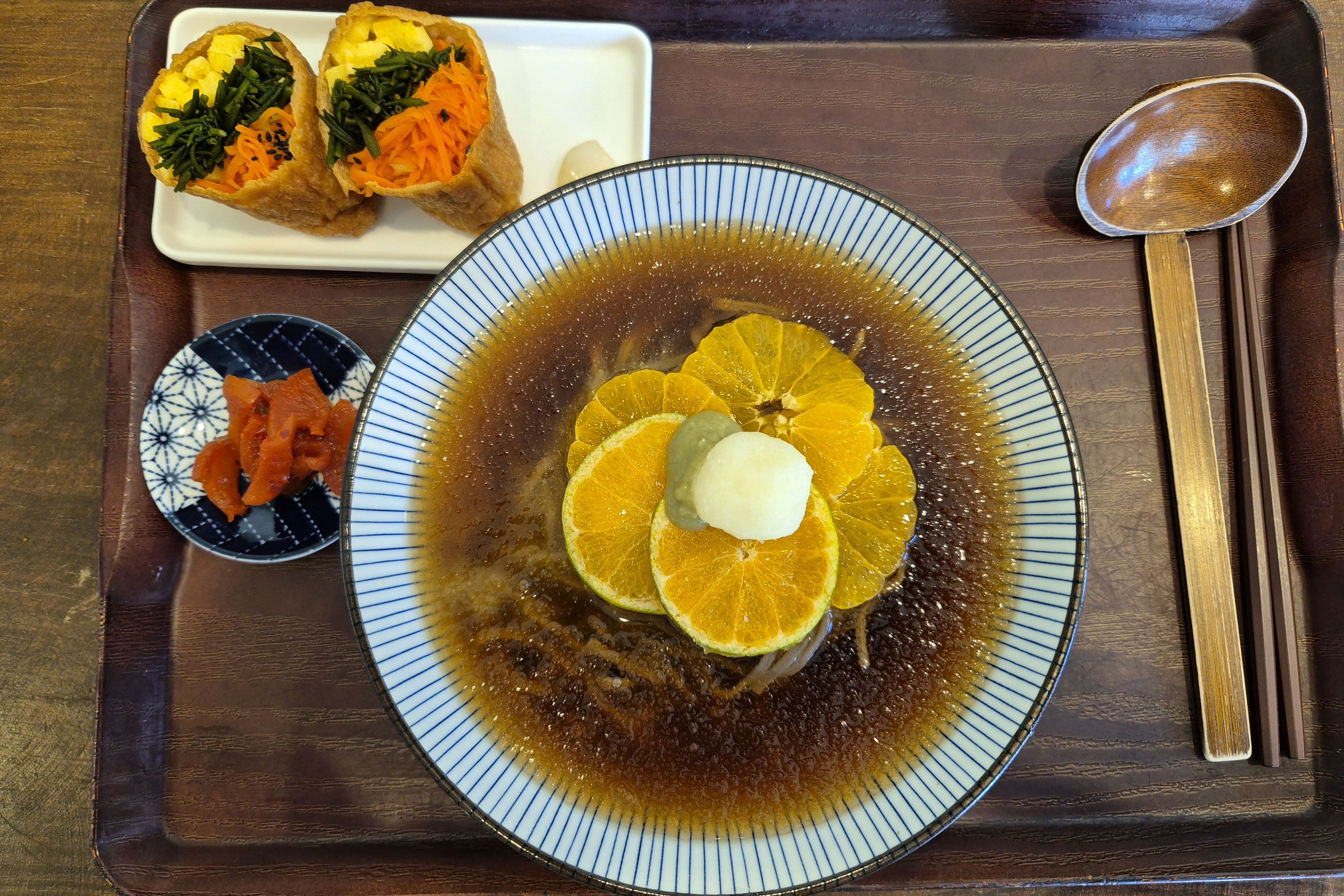 눈으로먹고 입으로 한번더먹고 - 제주 맛집 도토리키친 본점
