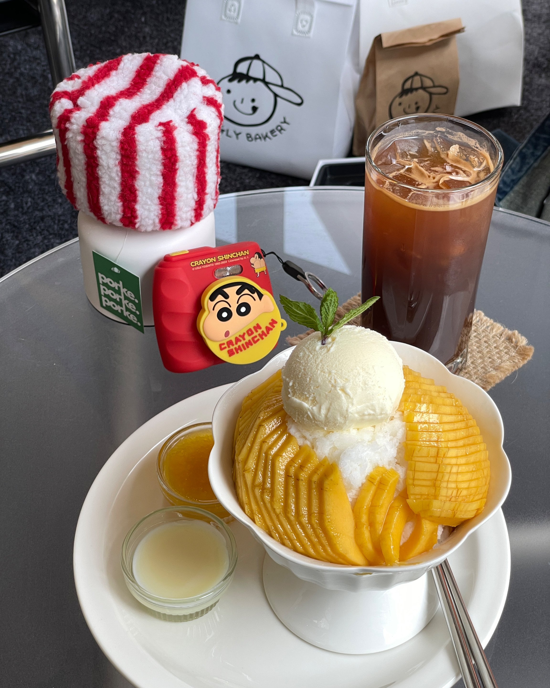 오늘 망원시장에서 빵 사려고 줄 서다가 진짜 오래 기다려서 너무 힘들었어요. 그런데 우연히