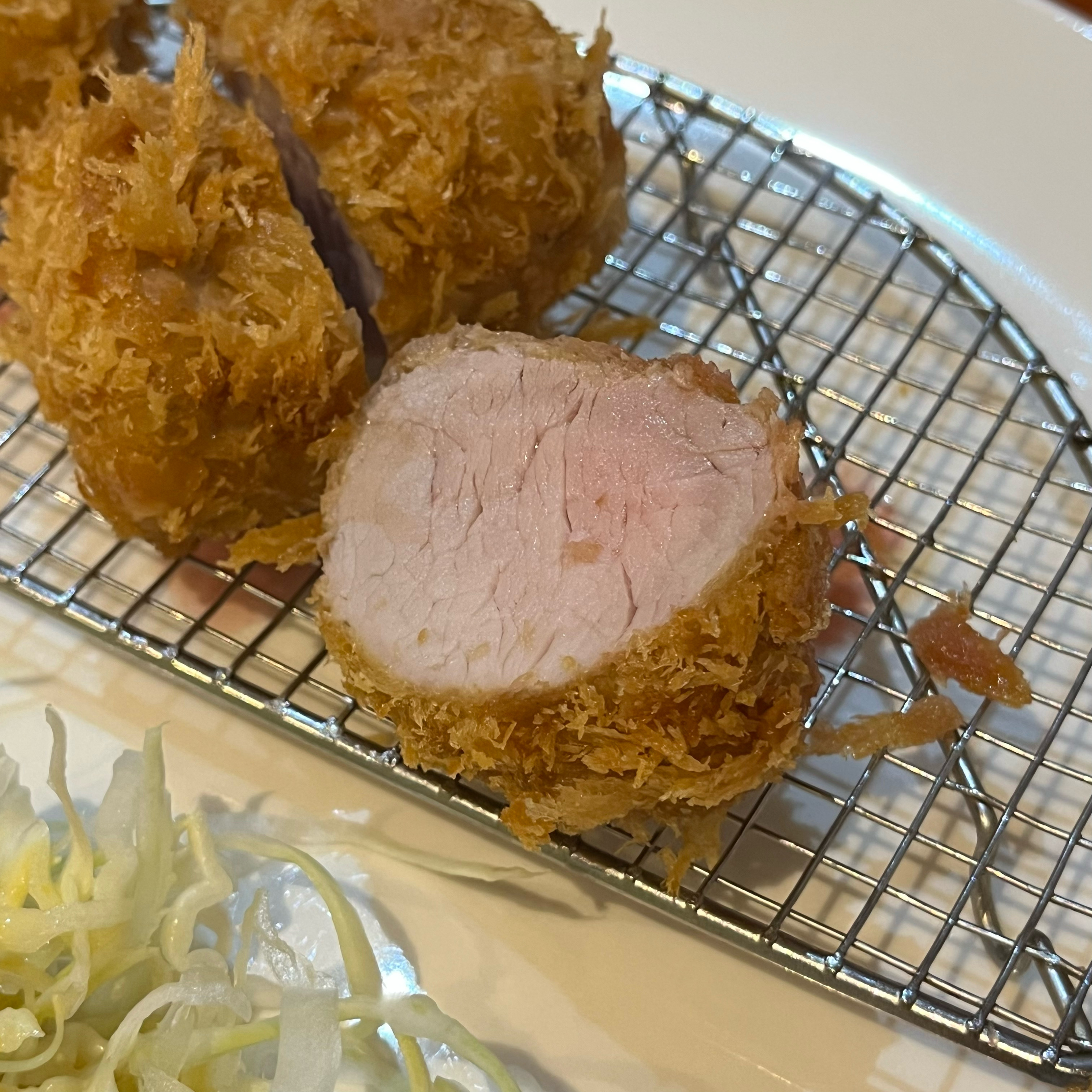 천안에서 맛있는 돈가츠를 찾으신다면 콤폰을 꼬옥 오세여!!!!!! 한 조각 한 조각이 감동