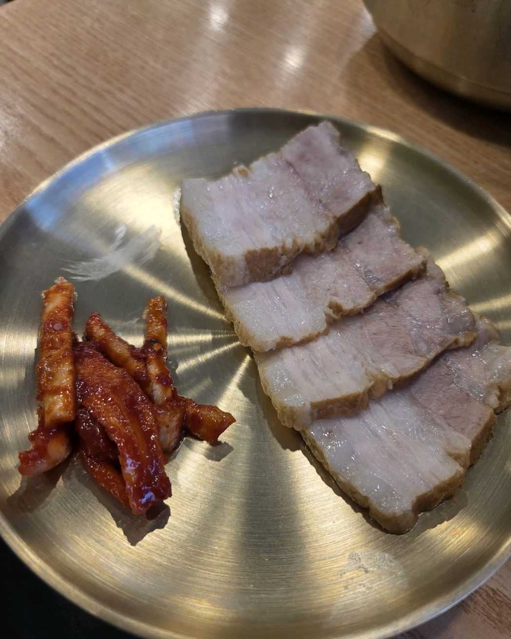 갈때마다맛있게 잘먹어서 만족스러운곳이라 가족외식으로 왔어요. 낙지정식 이가격에 보쌈. 바
