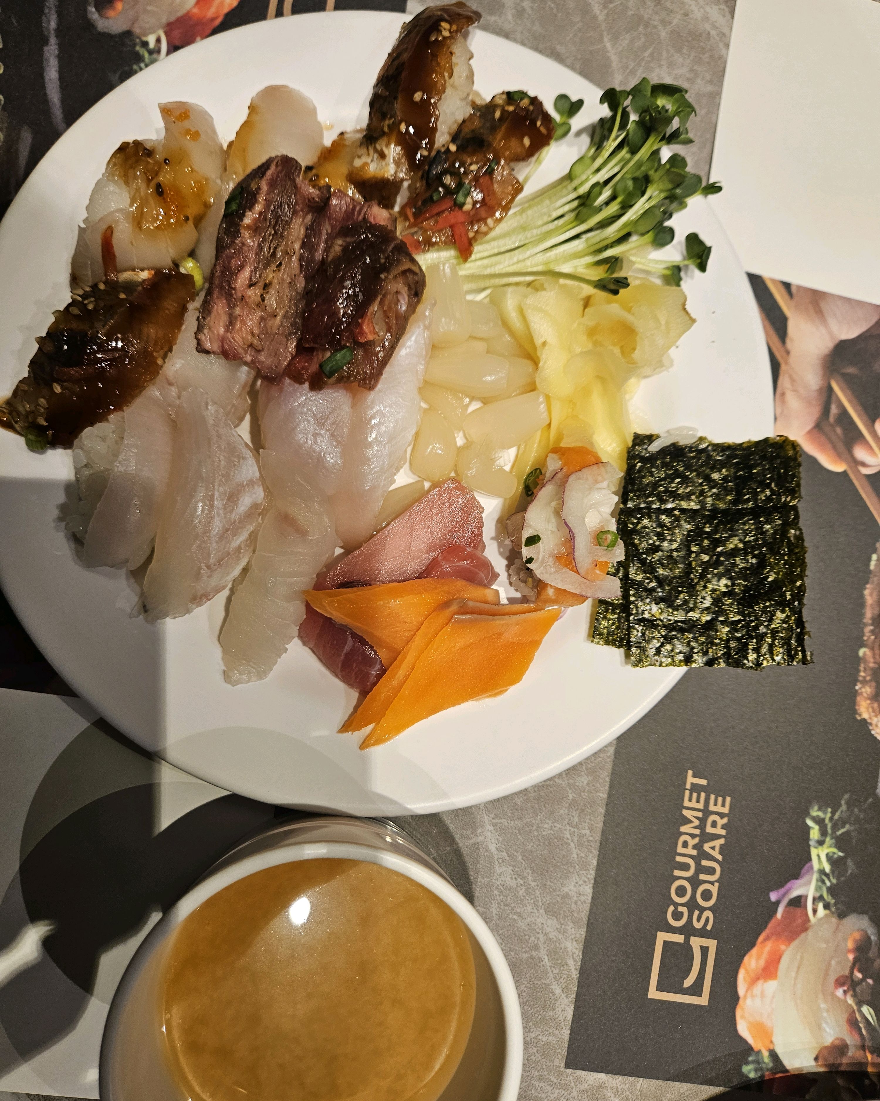 초밥, 해산물도 다양하고 샐러드도 신선하고 국물 요리도 맛있고 - 별내 맛집 고메스퀘어 별내점