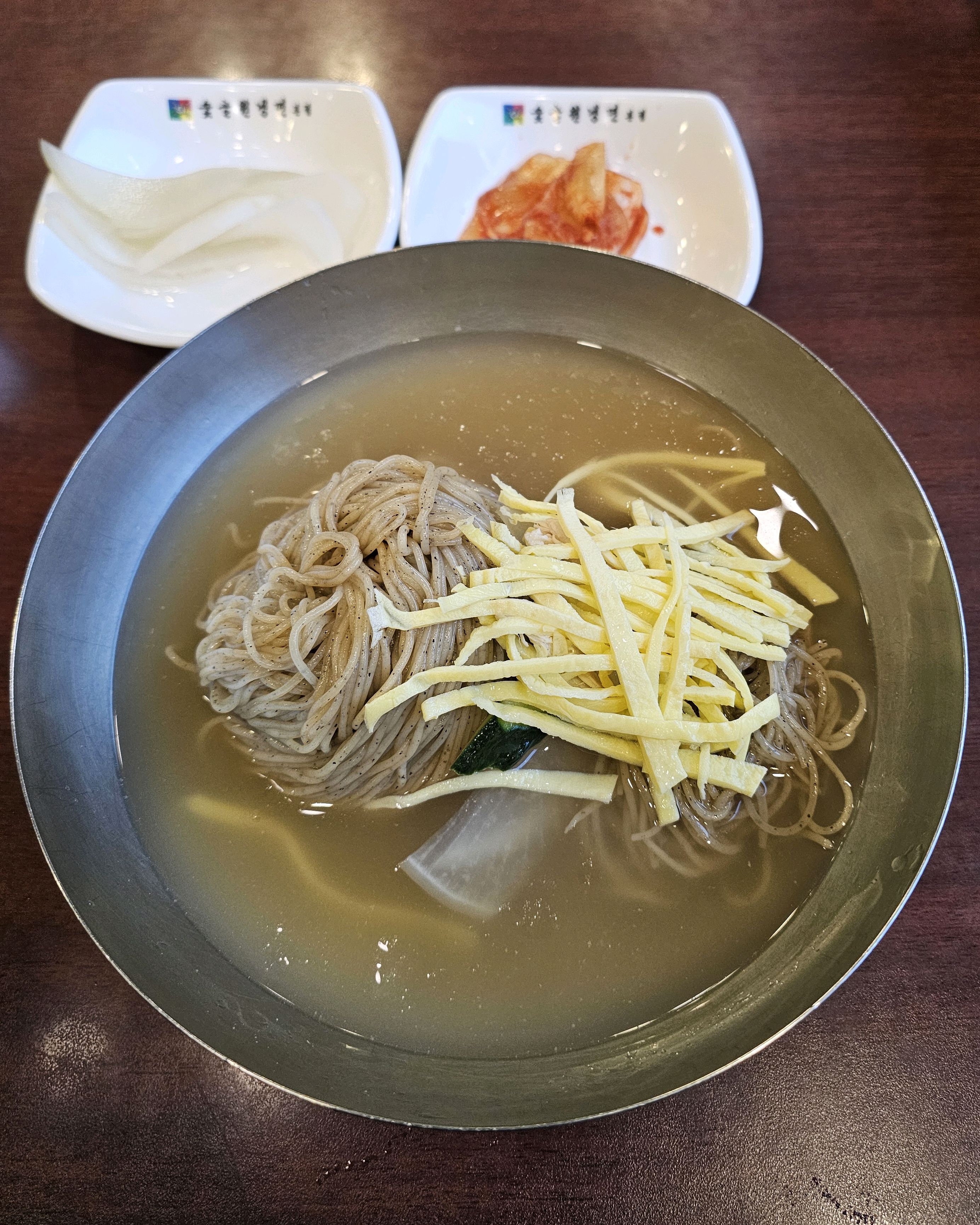 몇년째 먹어도 한결같이 맛있는 곳! 오늘도 일 끝나고 한 그릇 먹기를 잘했다싶습니다! 손님