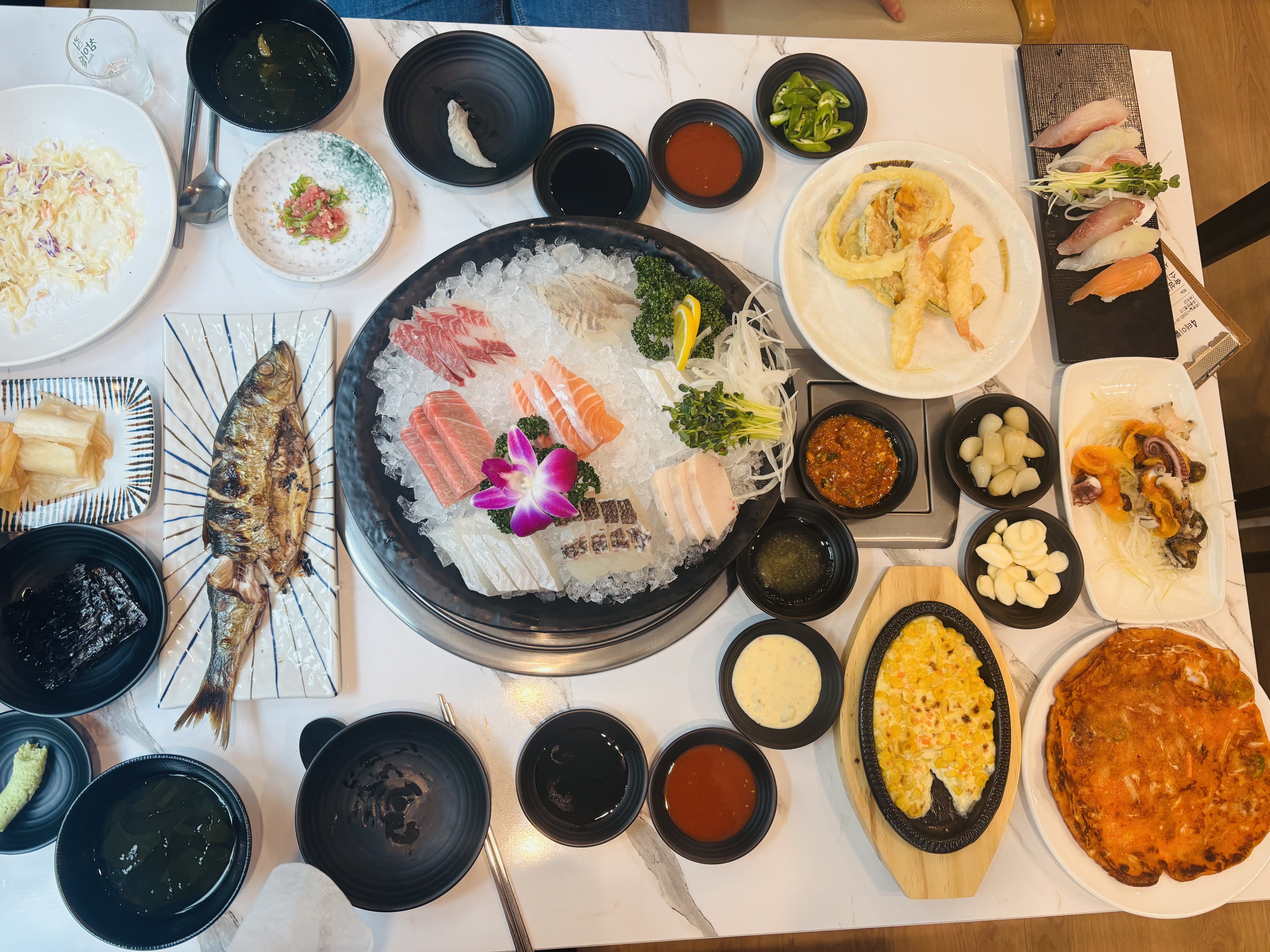 초창기에 오픈했을때 맛있어서 3번째 방문이예요 숙성회 너무 너무 맛있고 매운탕에 초밥 회