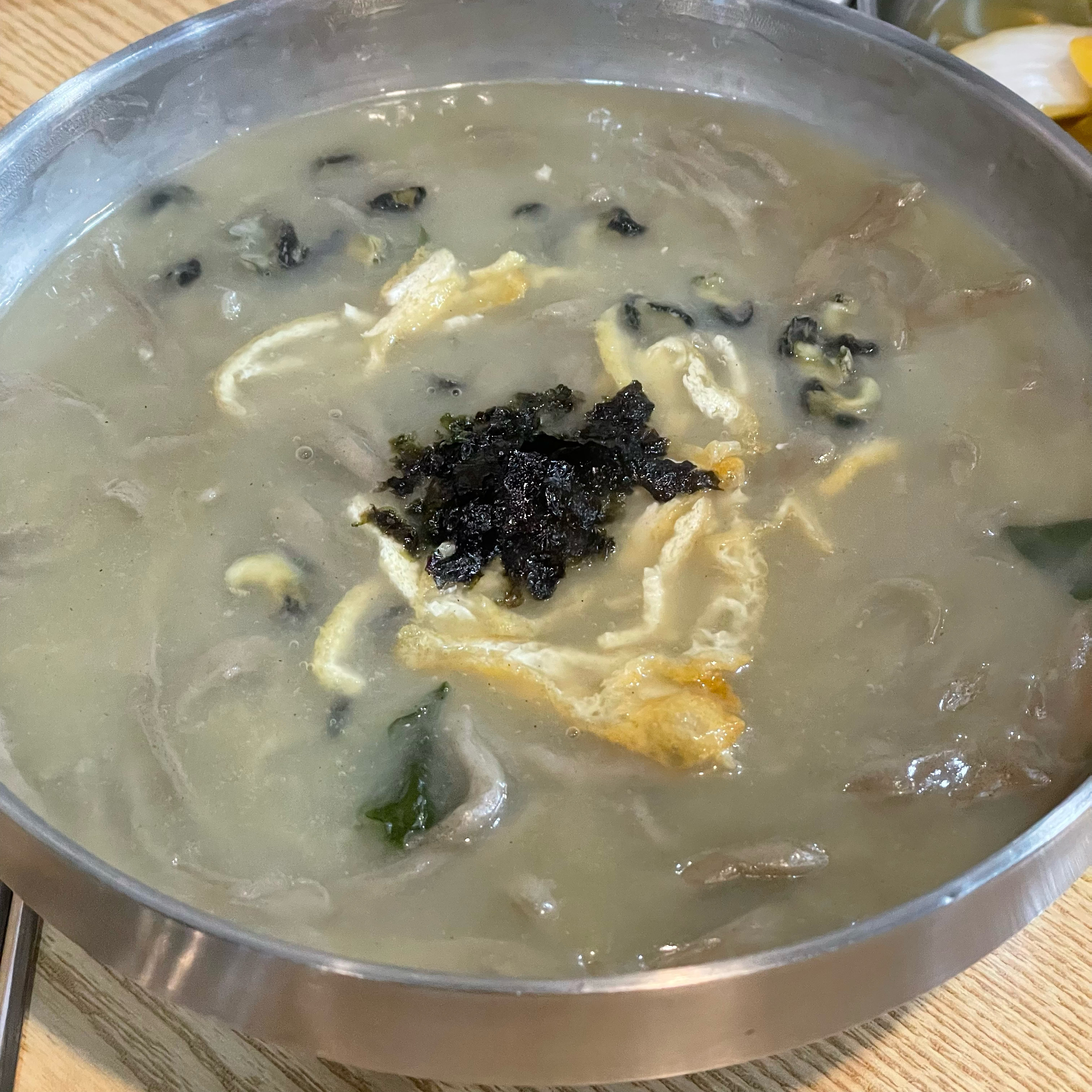 국물이 진득하니 맛있네요👍 - 제주 맛집 중문수두리보말칼국수
