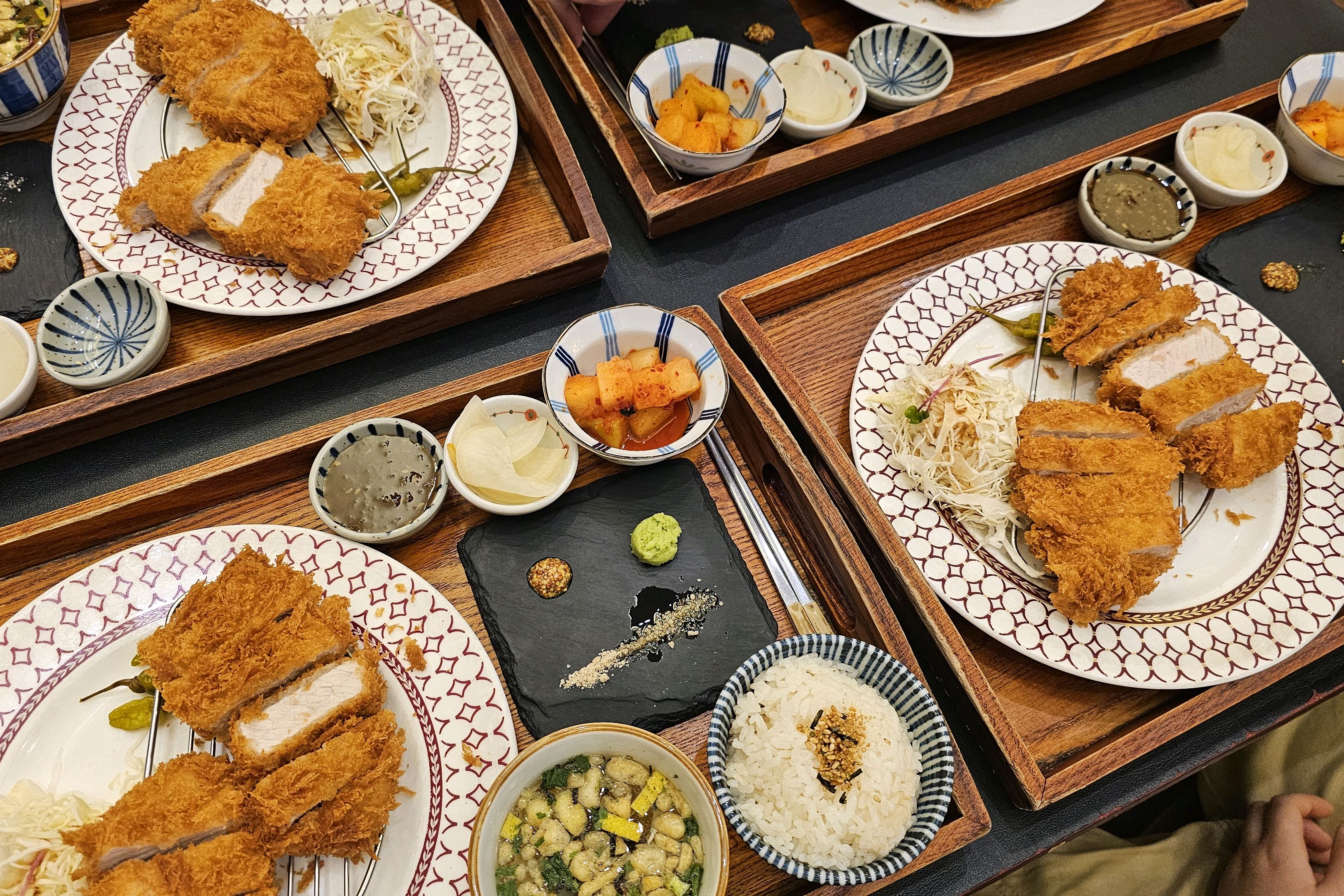 집 근처라 가족외식으로 자주 와서 먹는데 - 불당동 맛집 동백카츠 천안신불당점