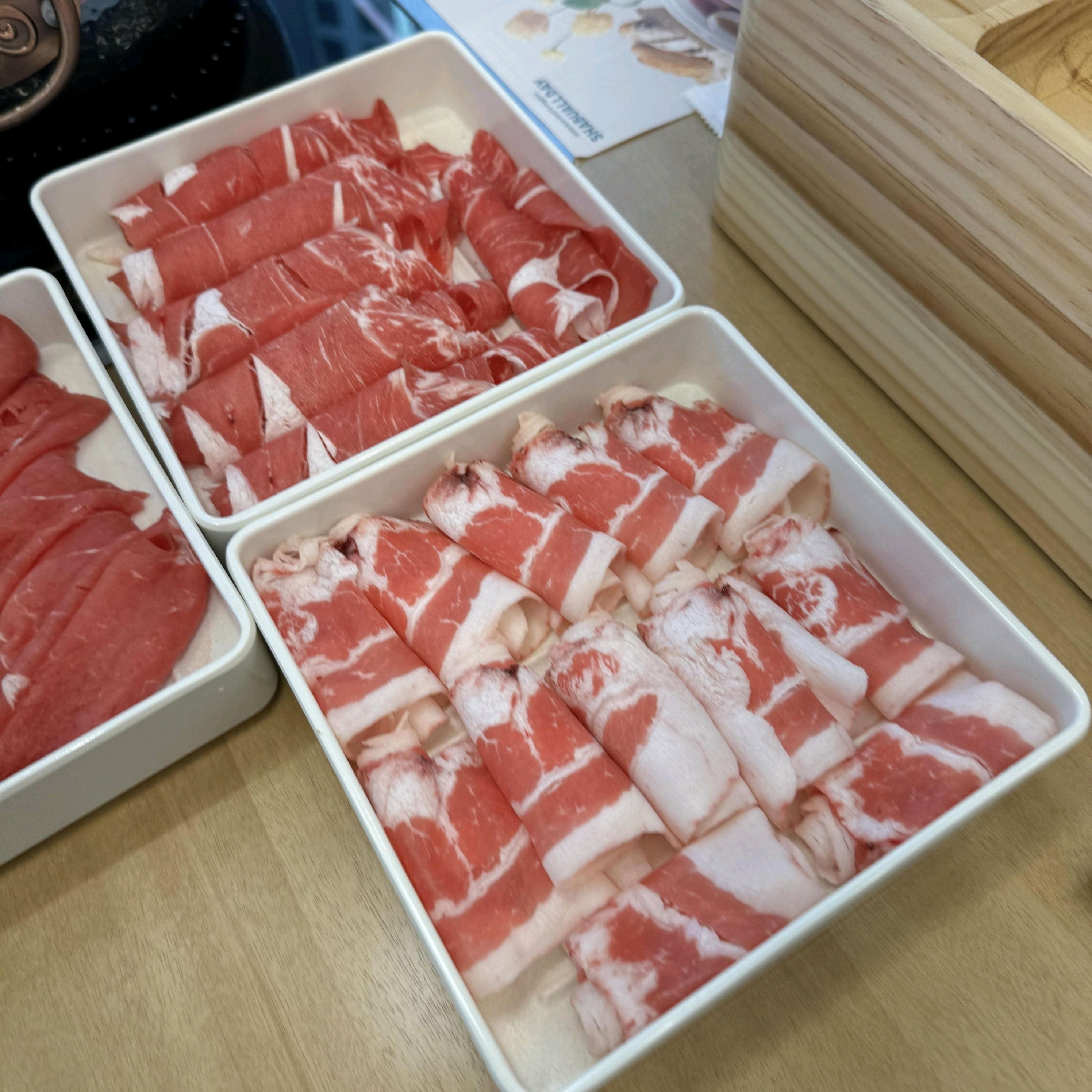 만족스러운 식사였습니다. 프리미엄 소고기 양지와 설도, 목심을 사용해서 그런지 국물이 정말