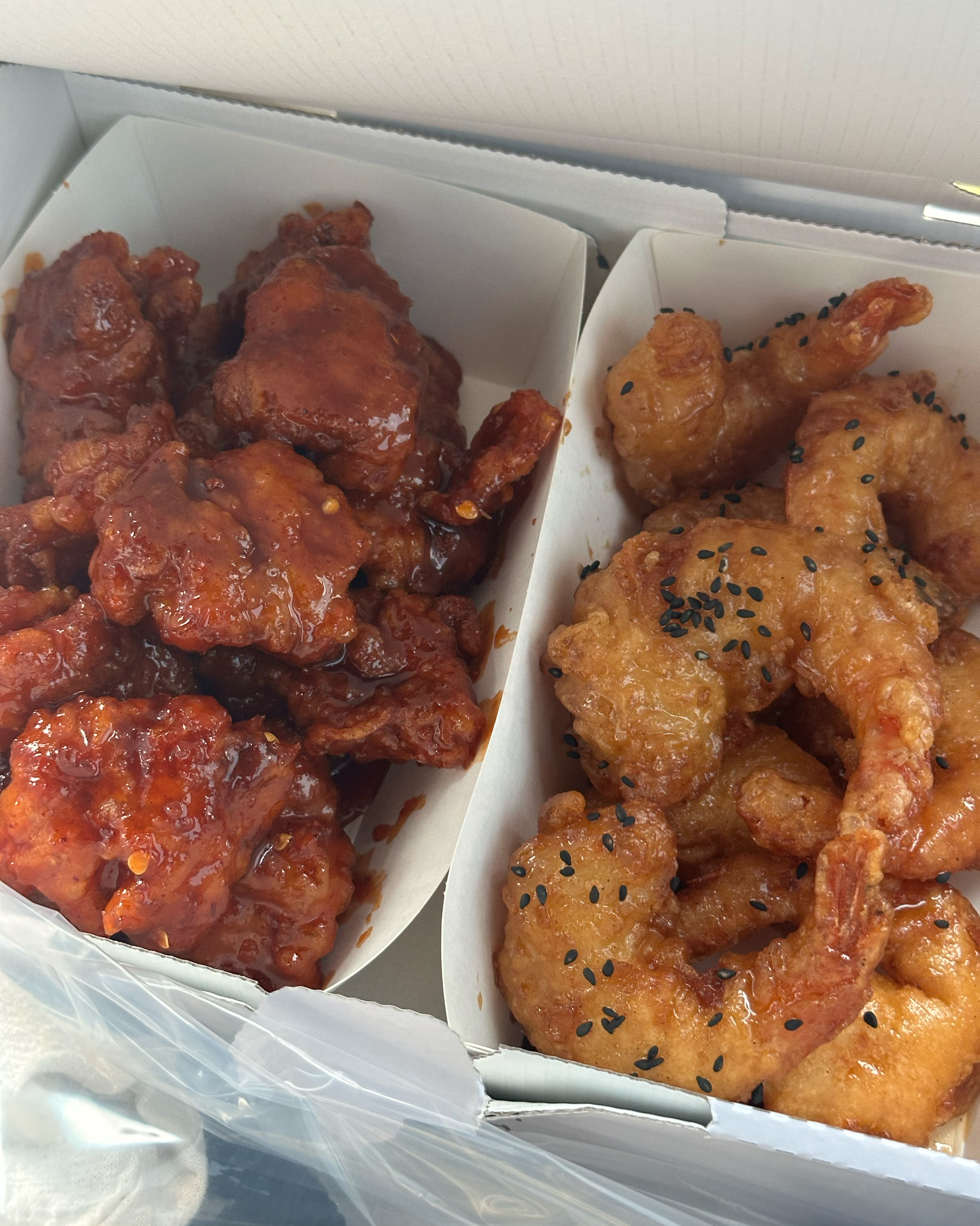 매번 올때마다 같은 닭강정먹다가 이번엔 새로운 닭강정을 먹고 싶어서 방문했는데 맛도 여러가