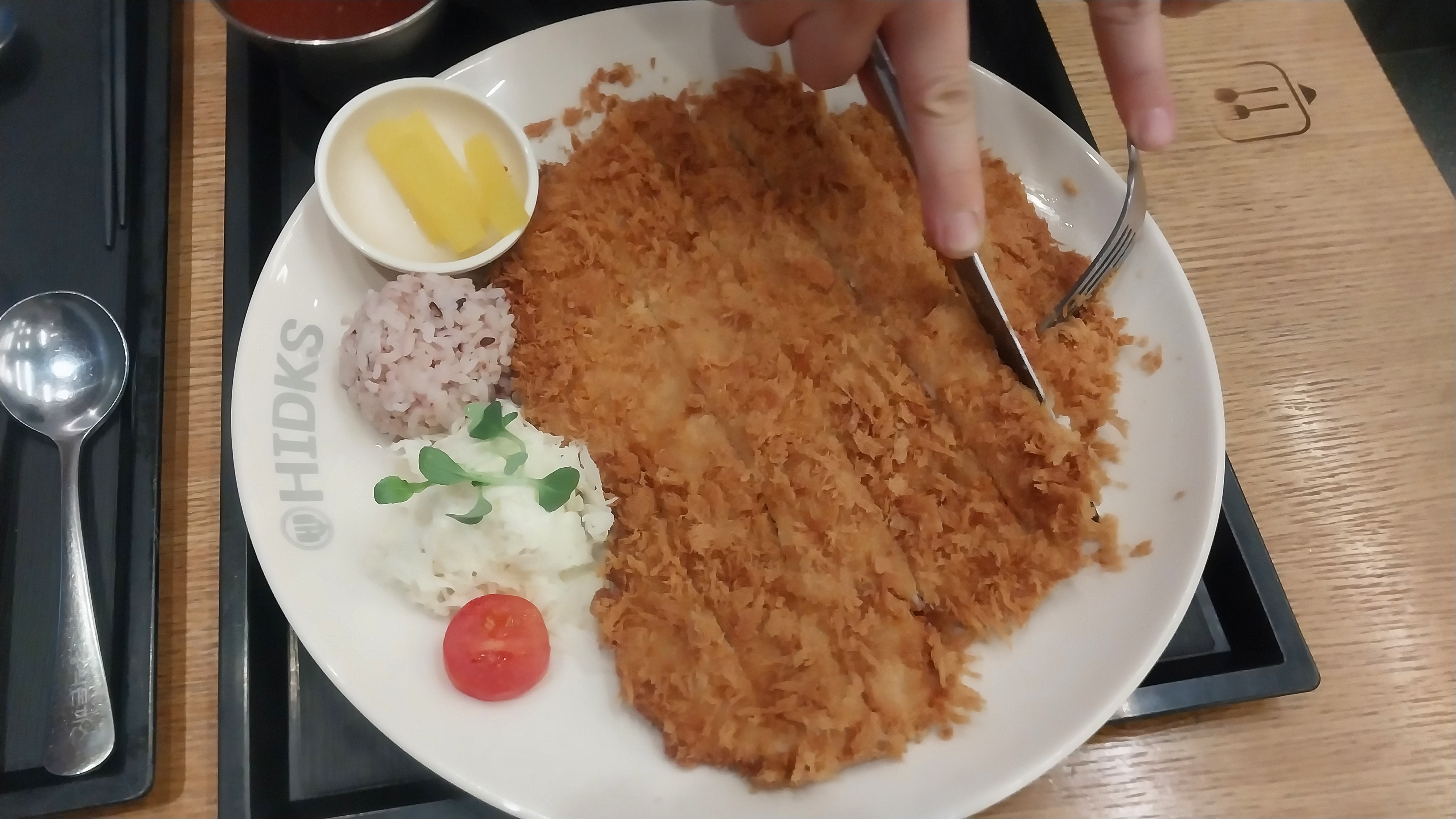 돈까스 소스 예술입니당!바삭바삭 식감도 굿이구요 - 운양동 맛집 홍익돈까스 김포운양점