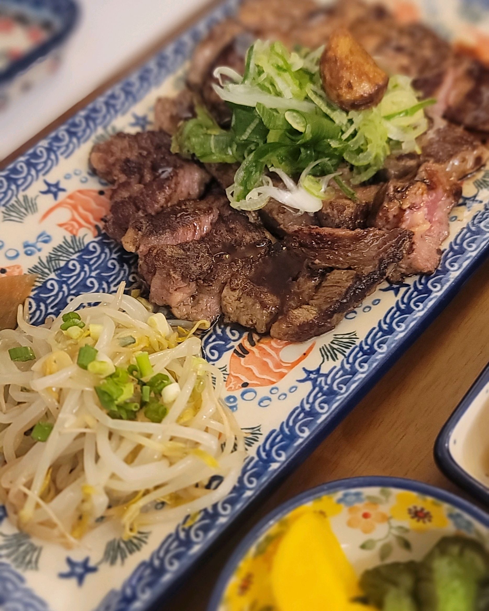 천안으로 가족 여행중 가성비 맛집 찾음... 스테이크 부드러워서 애들이 아주 좋아해요...