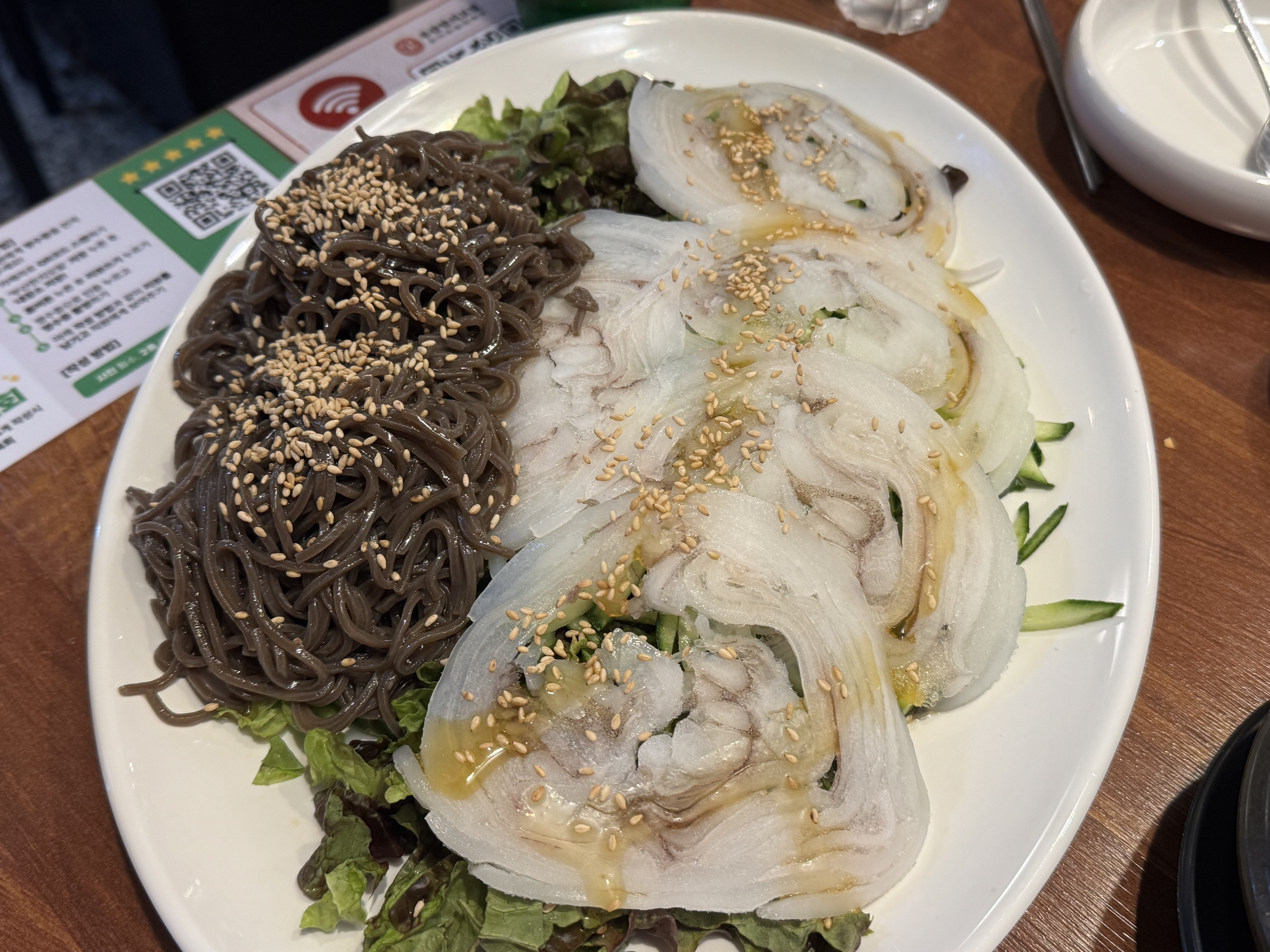 또간집에서 한치모밀 보고 꼭 한번 먹어보고 싶다고 생각했는데 집 근처에서 이런 맛집을 찾게