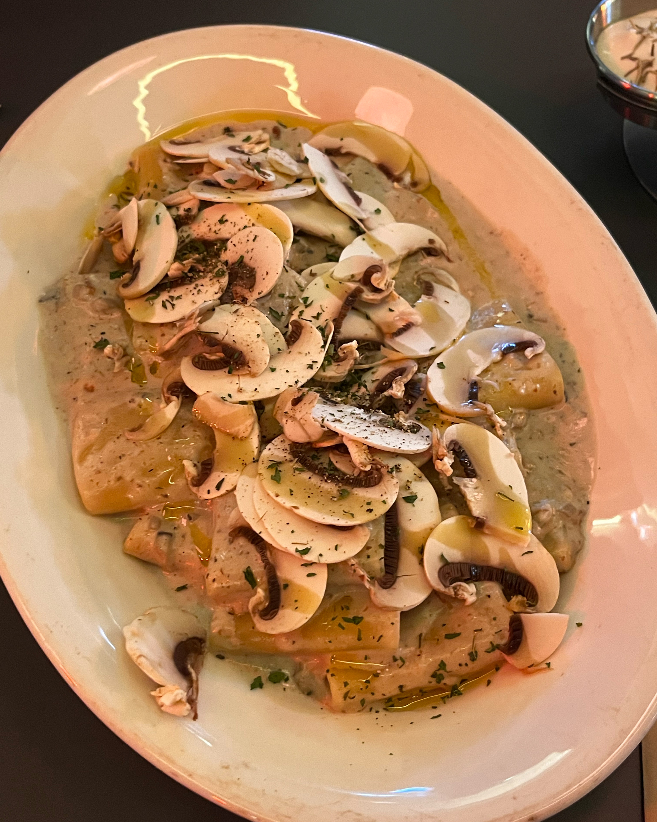 너무 분위기도 좋고 맛도 좋아서 대만족이었던 피제리아스너그..💗 진짜 크리스마스나 기념일에