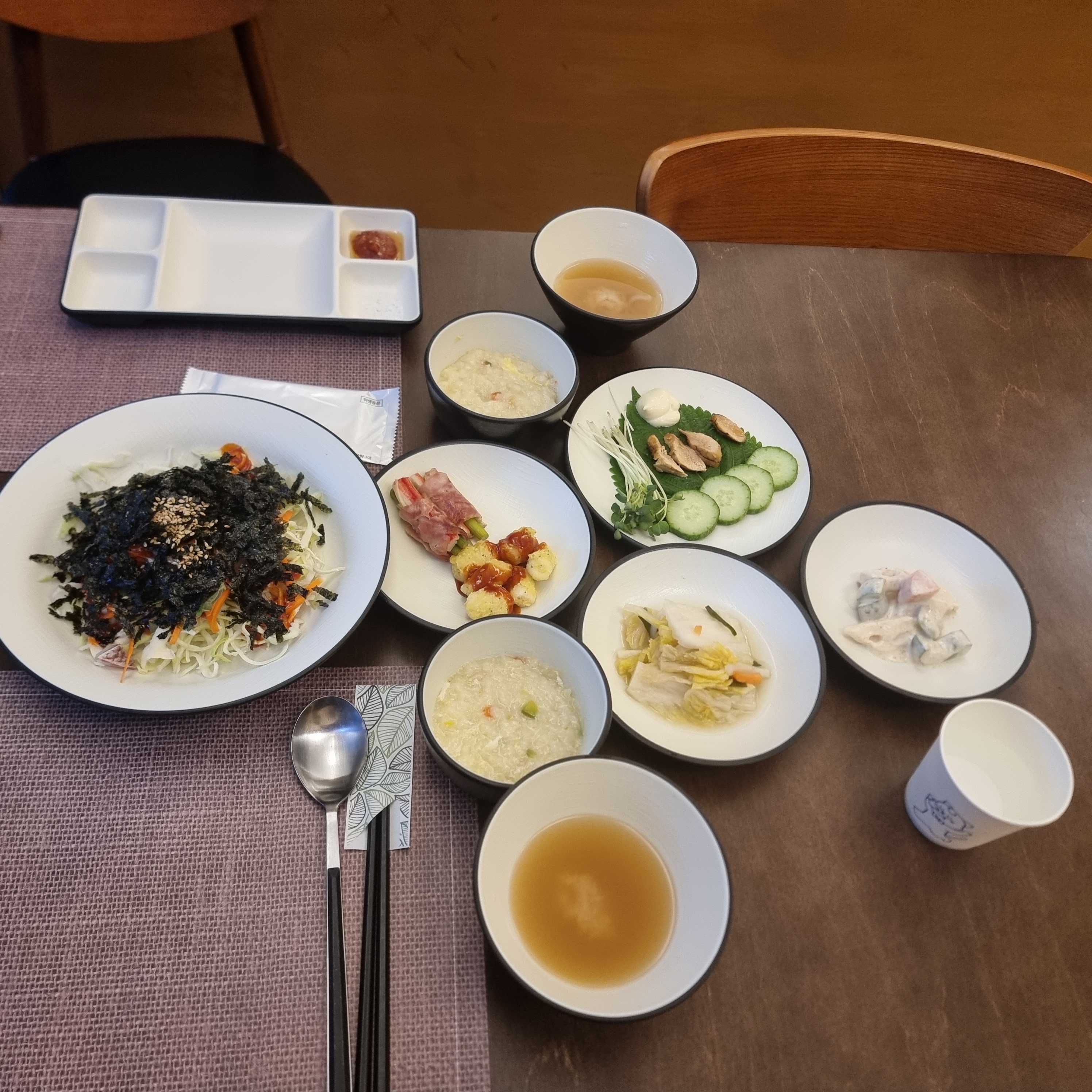 우연히 방문했는데 숙성회를 무한리필로 먹을 수 있어서 좋았어요~ 회도 신선하고 사이드도 잘
